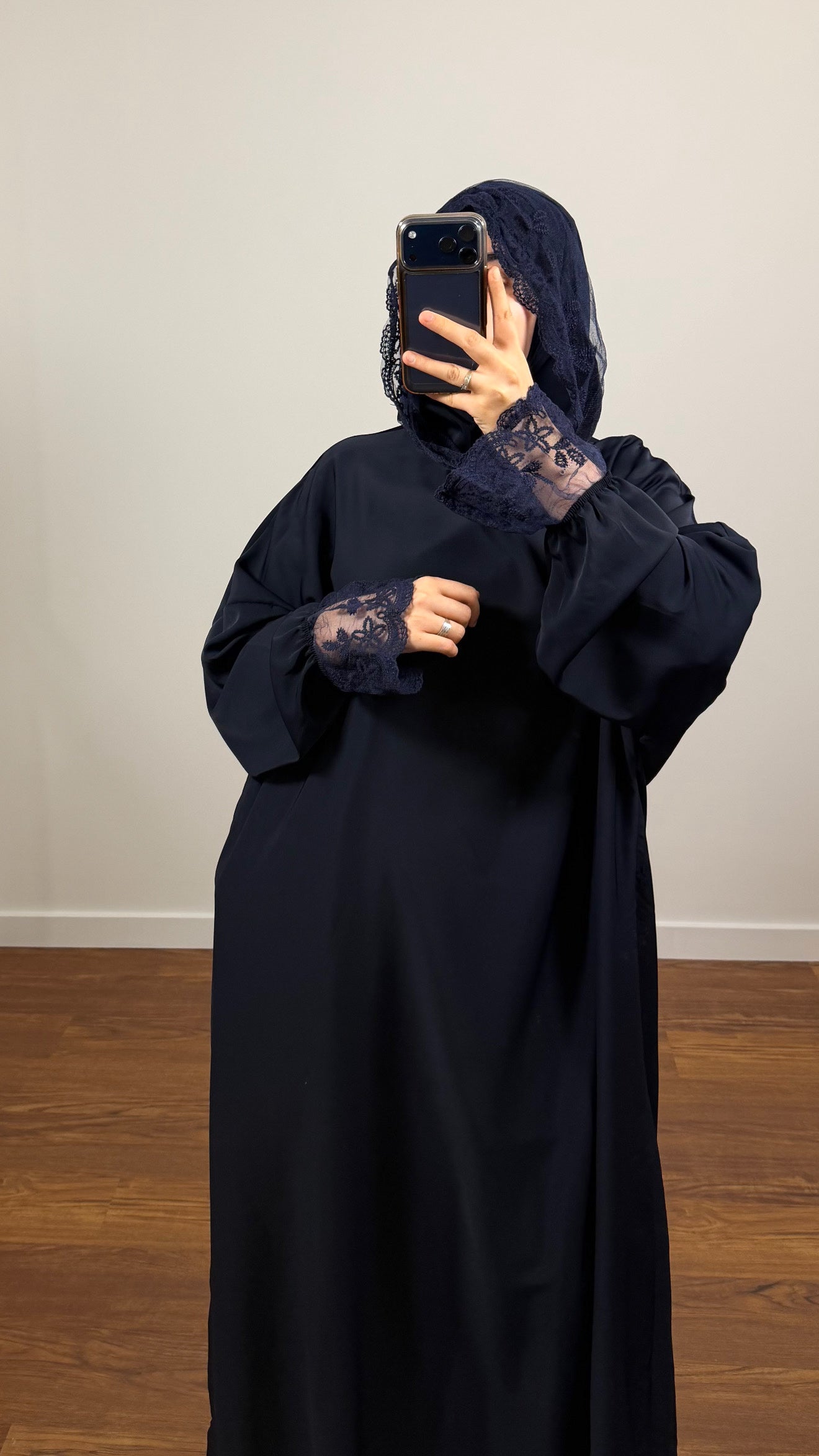 ROBE DE PRIÈRE DENTELLE BLEU MARINE