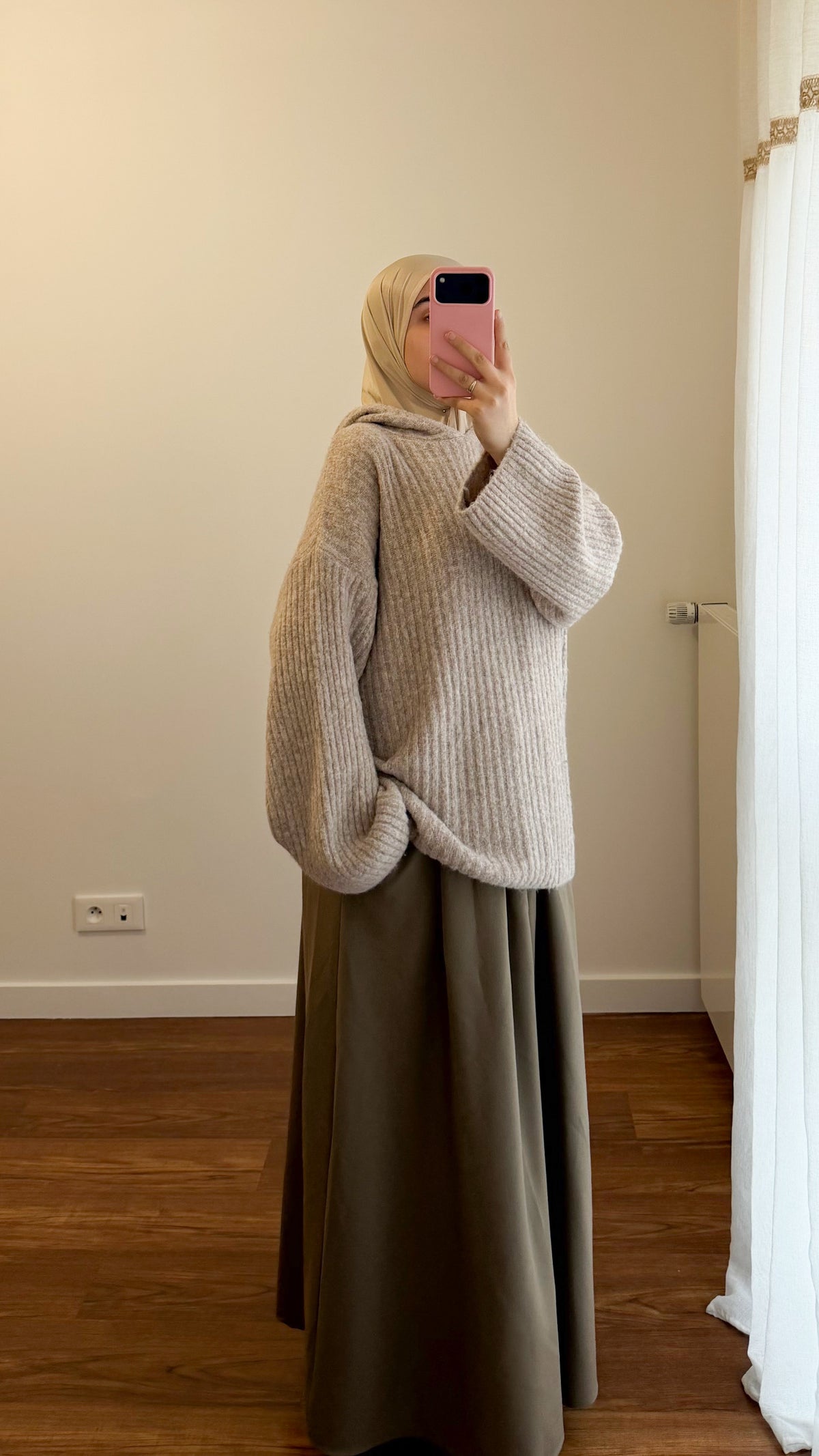 PULL AVEC CAPUCHE BEIGE
