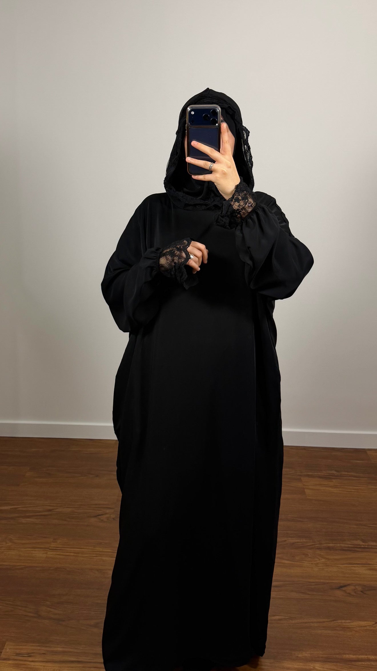 ROBE DE PRIÈRE DENTELLE NOIR