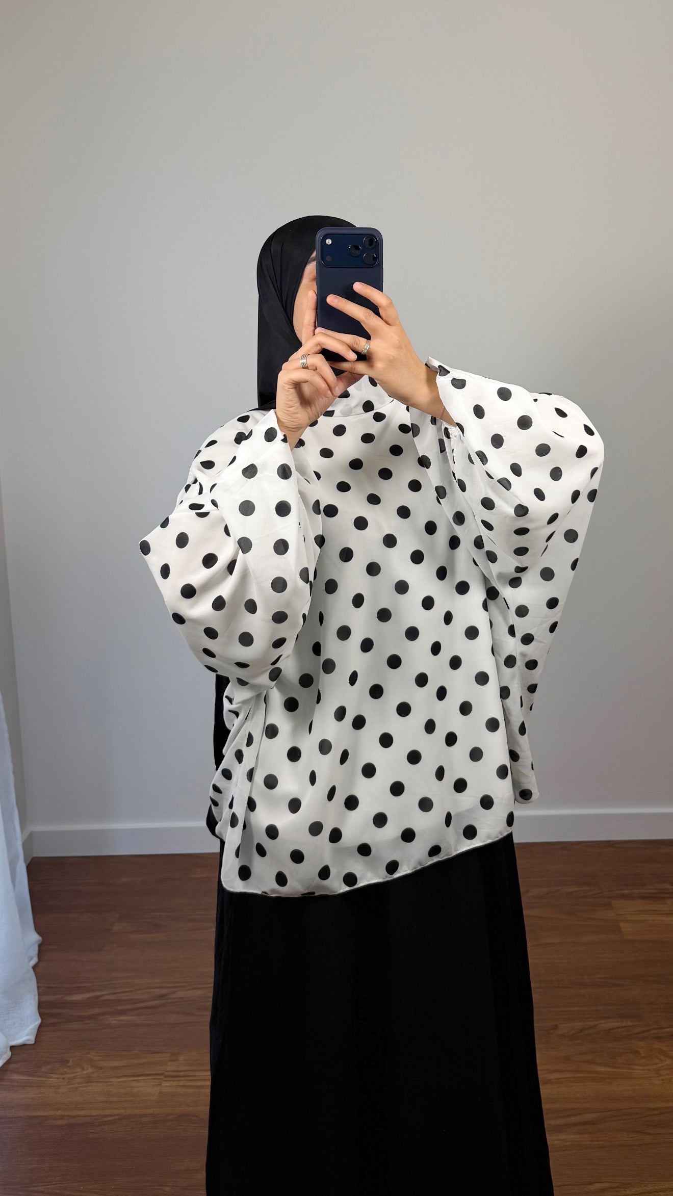 BLOUSE À POIS BLANCHE