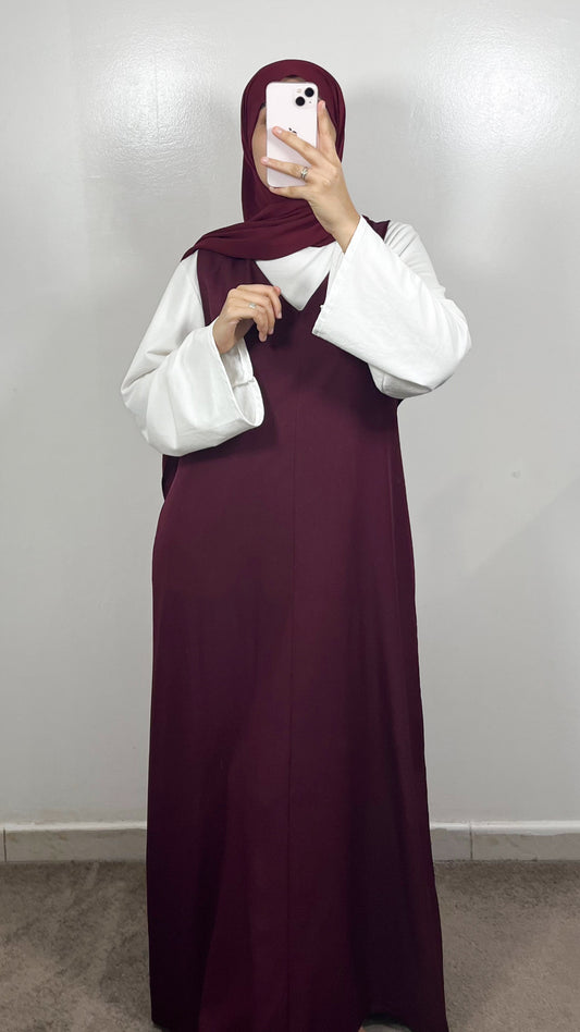 ROBE SANS MANCHES BORDEAU + T-SHIRT BLANC