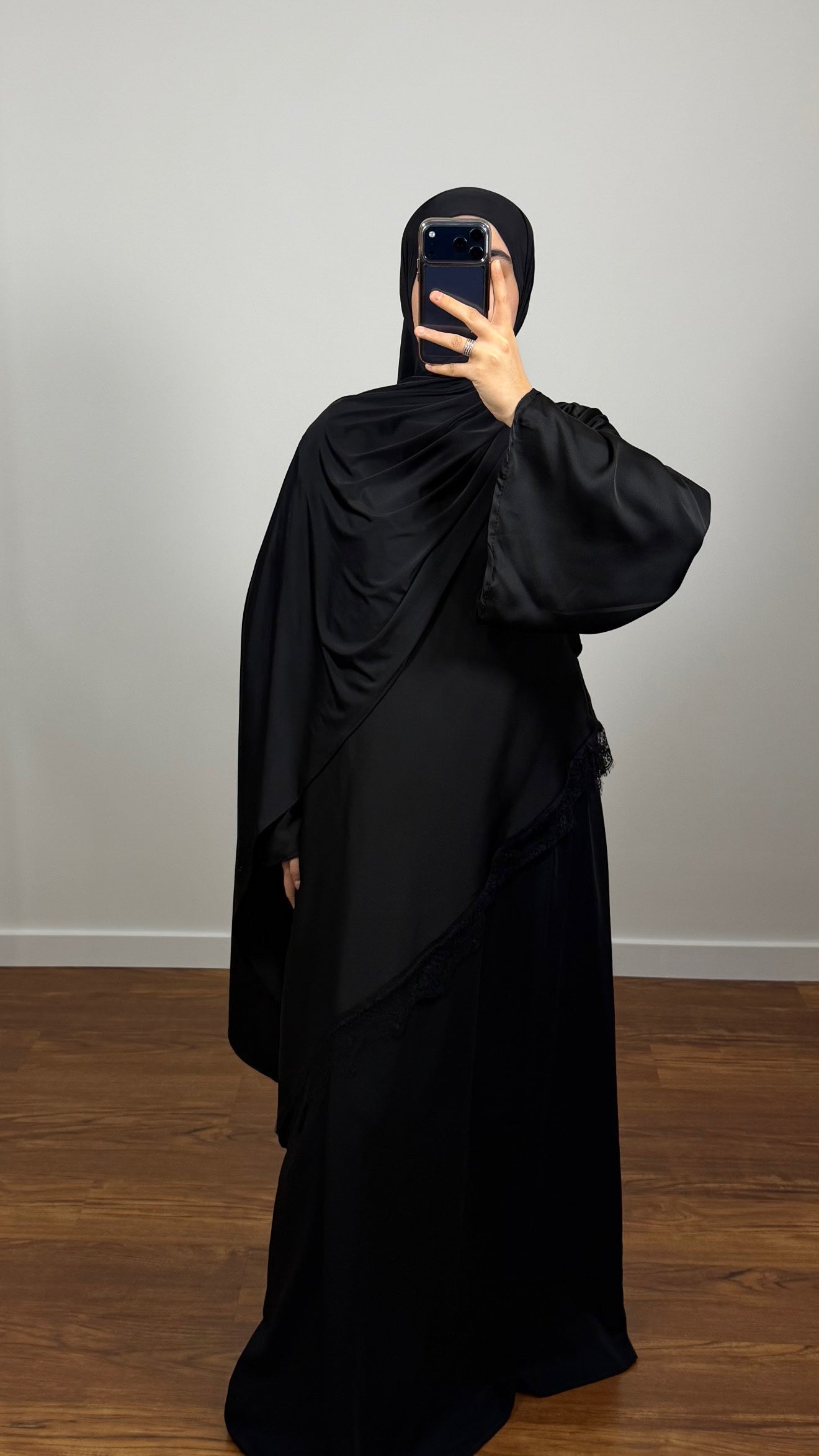 ENSEMBLE TOP DENTELLE NOIR / SOUS ABAYA NOIR