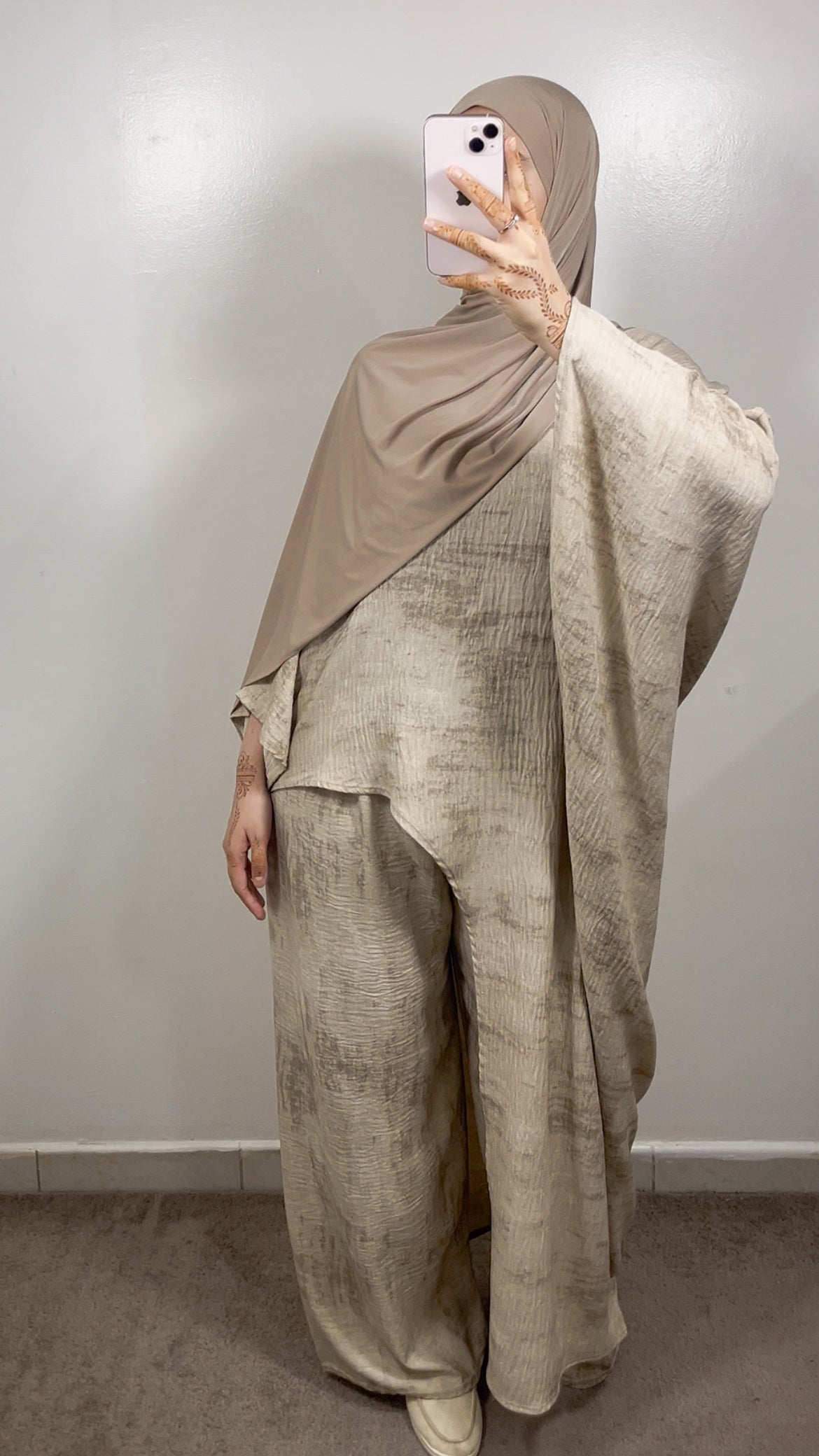 ENSEMBLE ROBE COUPÉE + PANTALON TAUPE