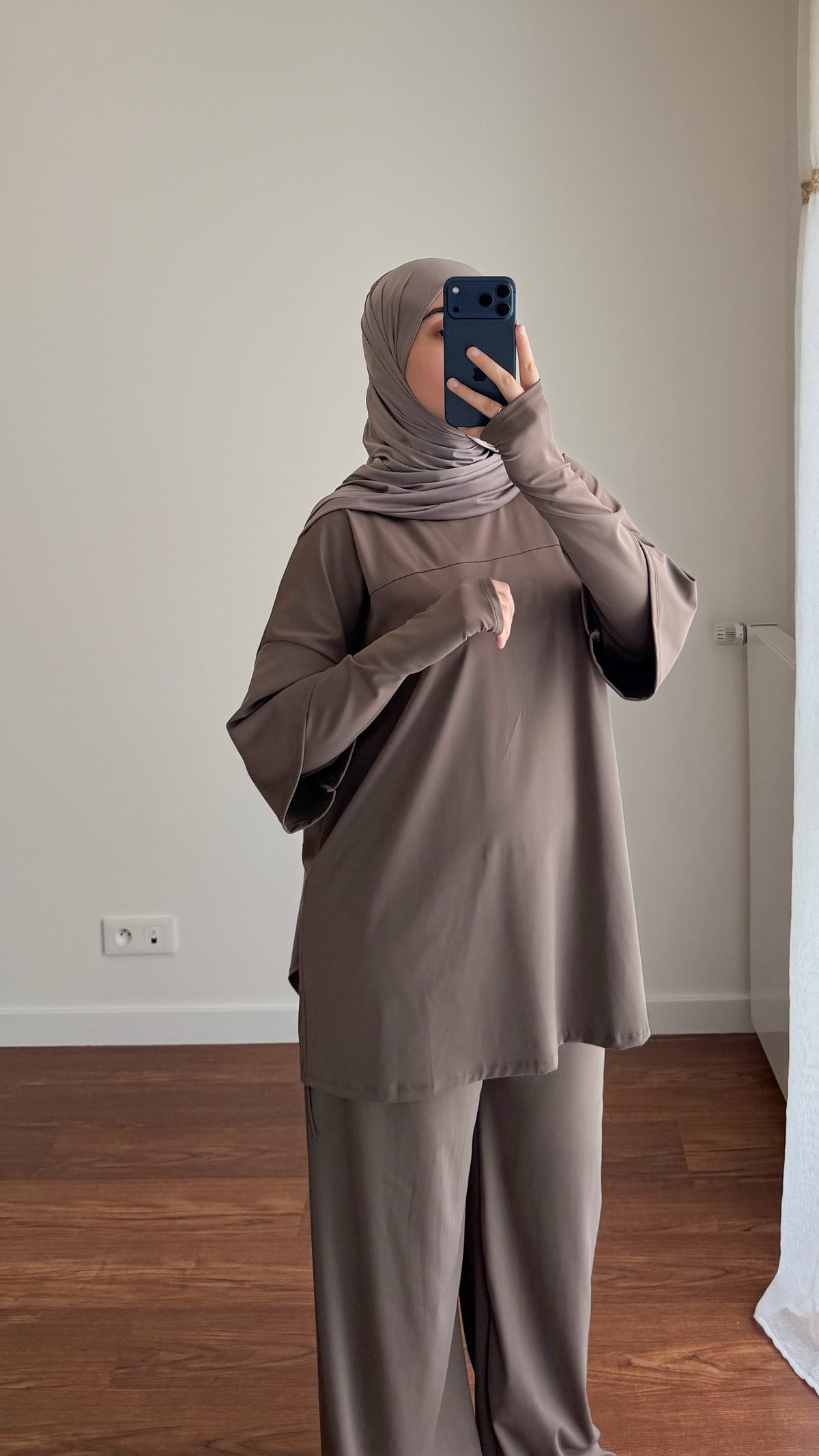 ENSEMBLE DE SPORT TAUPE