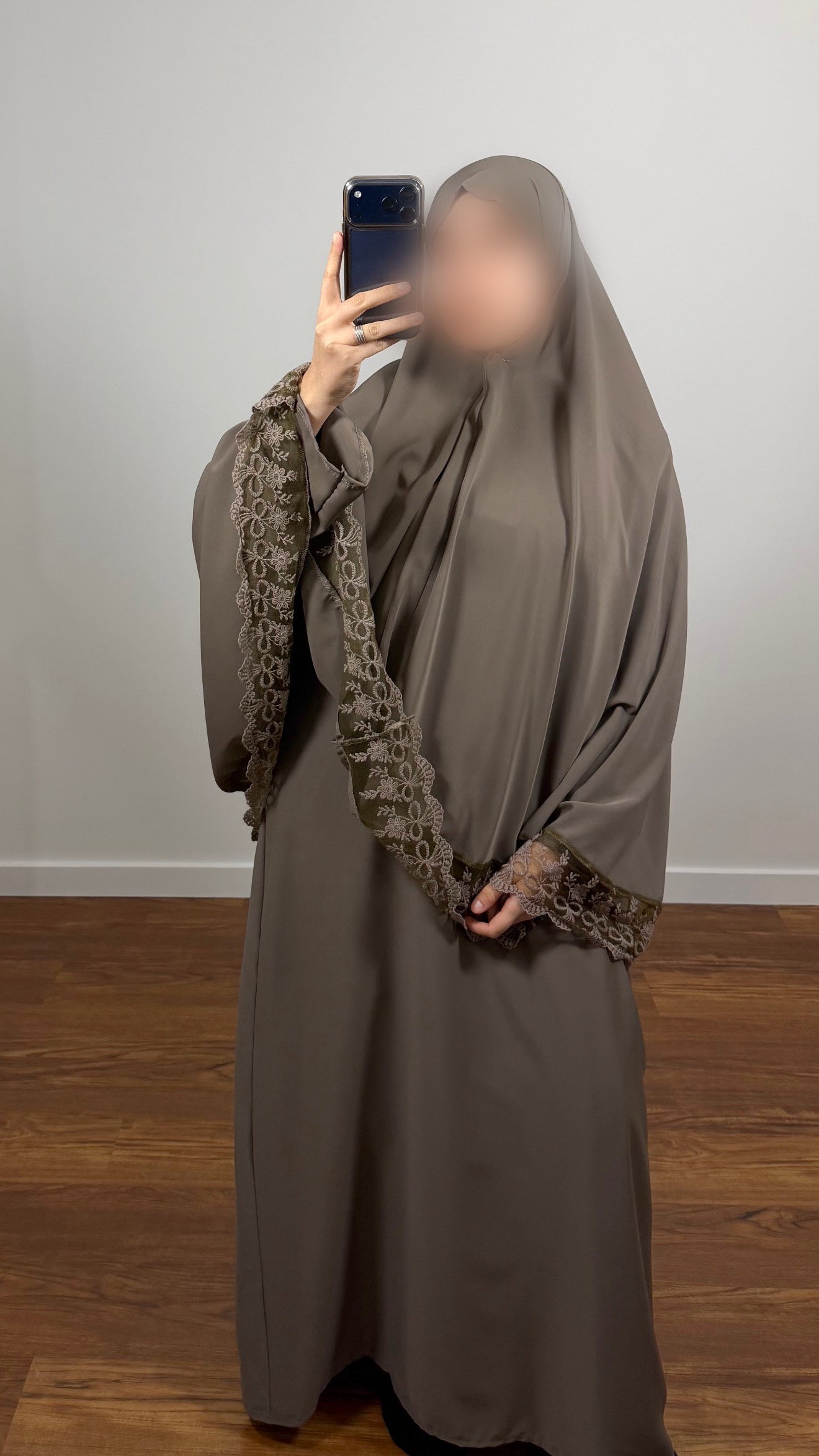 ENSEMBLE DE PRIÈRE DENTELLE TAUPE