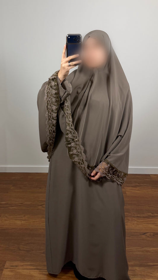 ENSEMBLE DE PRIÈRE DENTELLE TAUPE