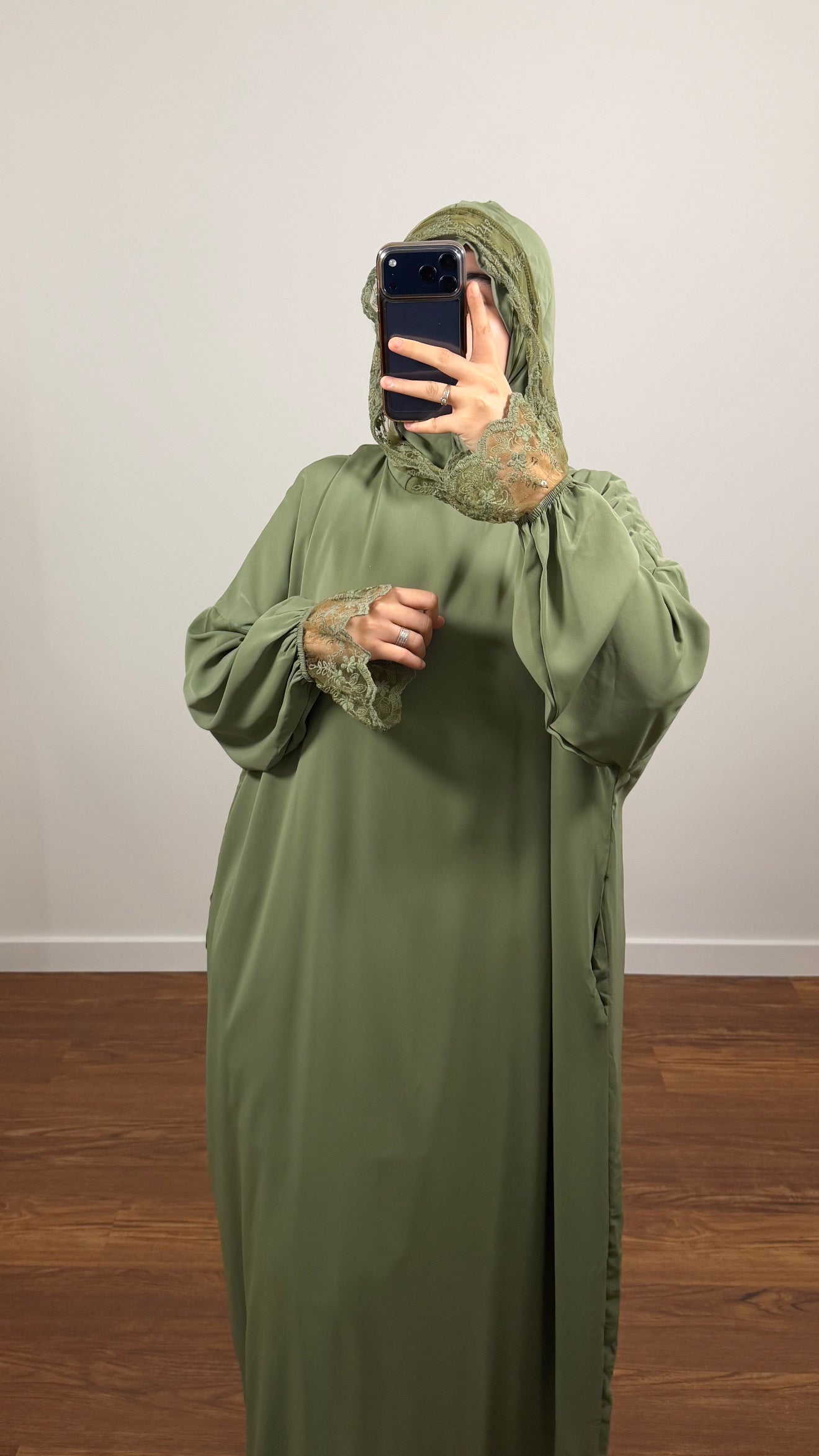 ROBE DE PRIÈRE DENTELLE VERT