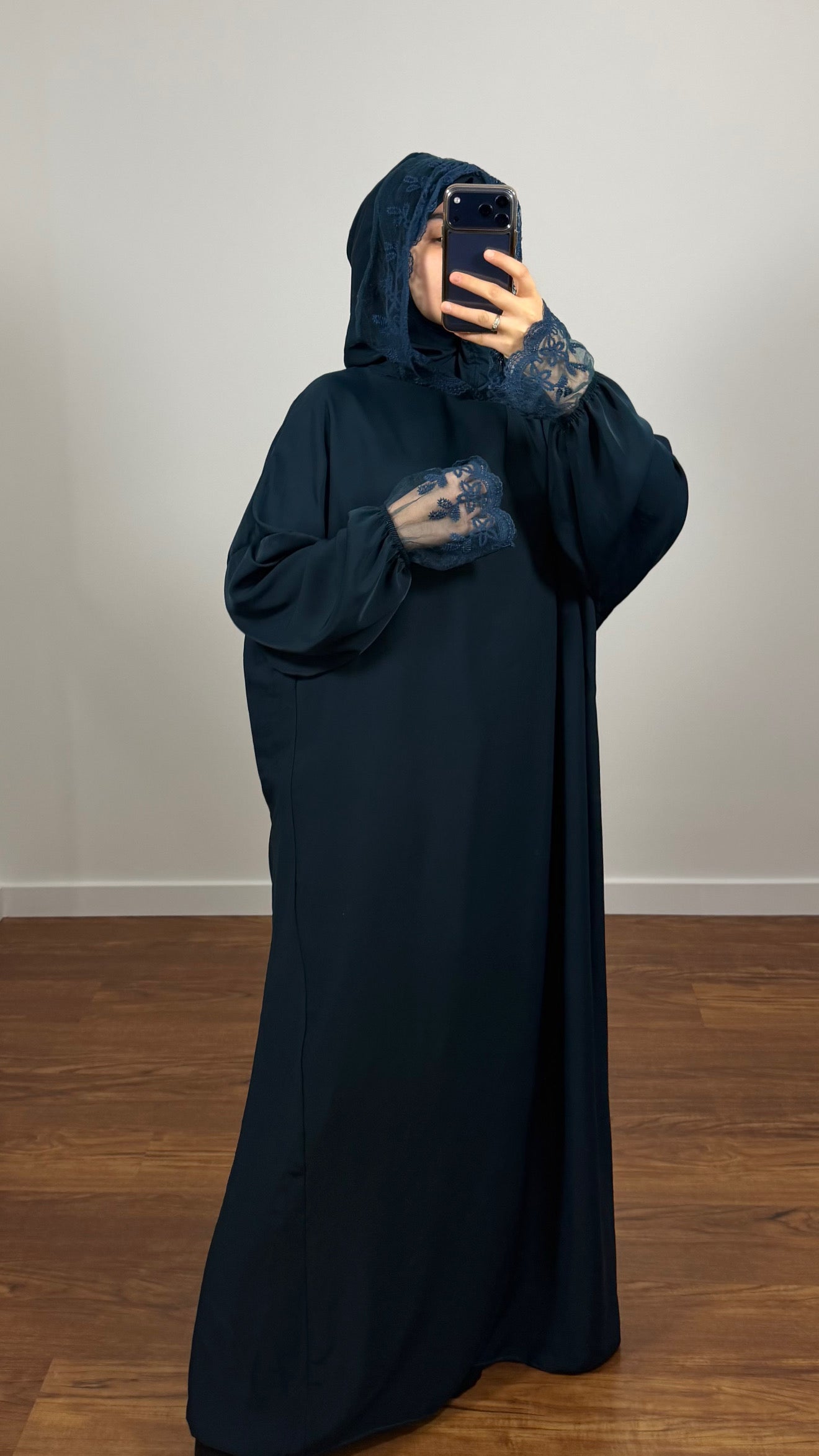 ROBE DE PRIÈRE DENTELLE CANARD