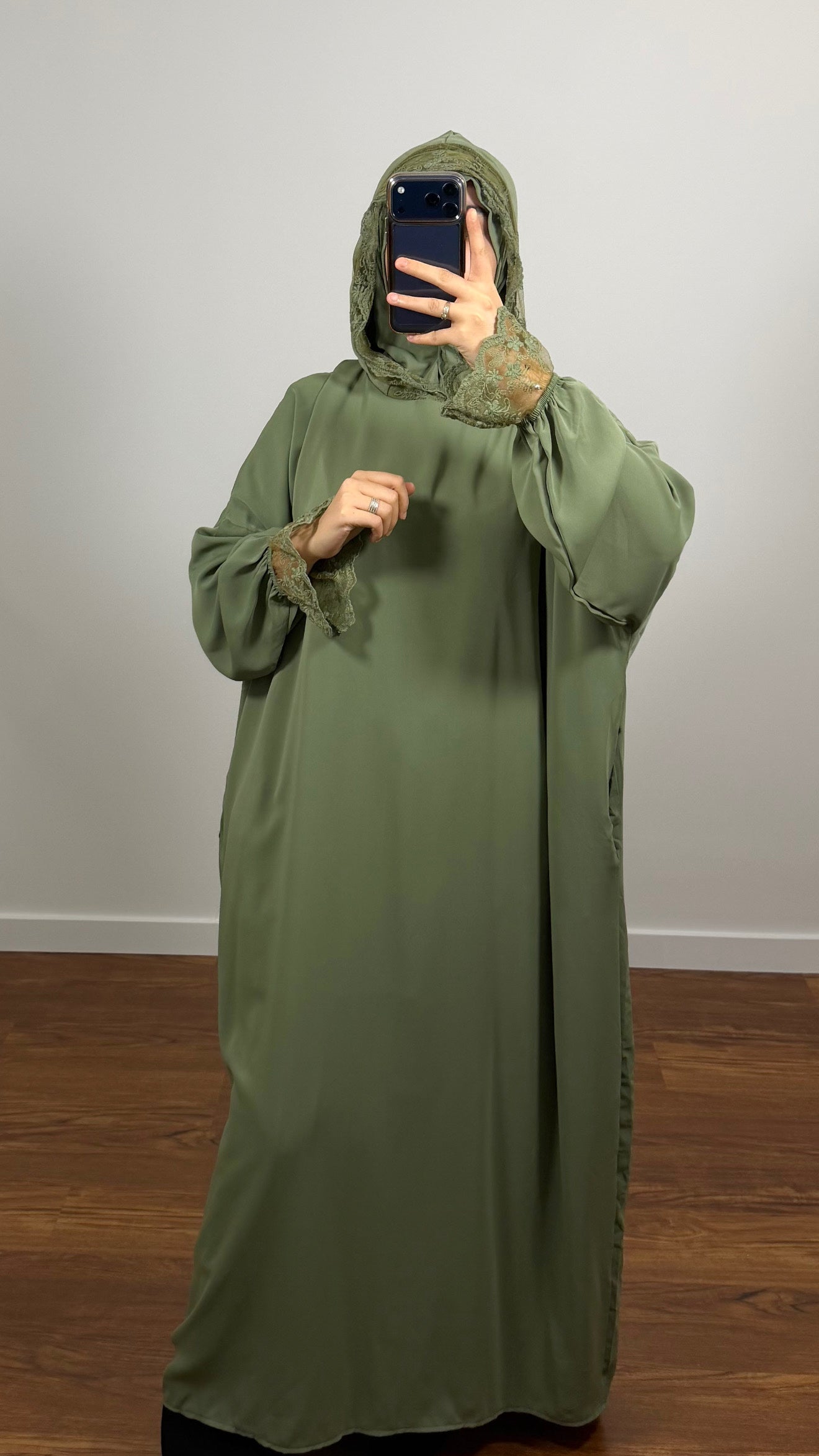 ROBE DE PRIÈRE DENTELLE VERT