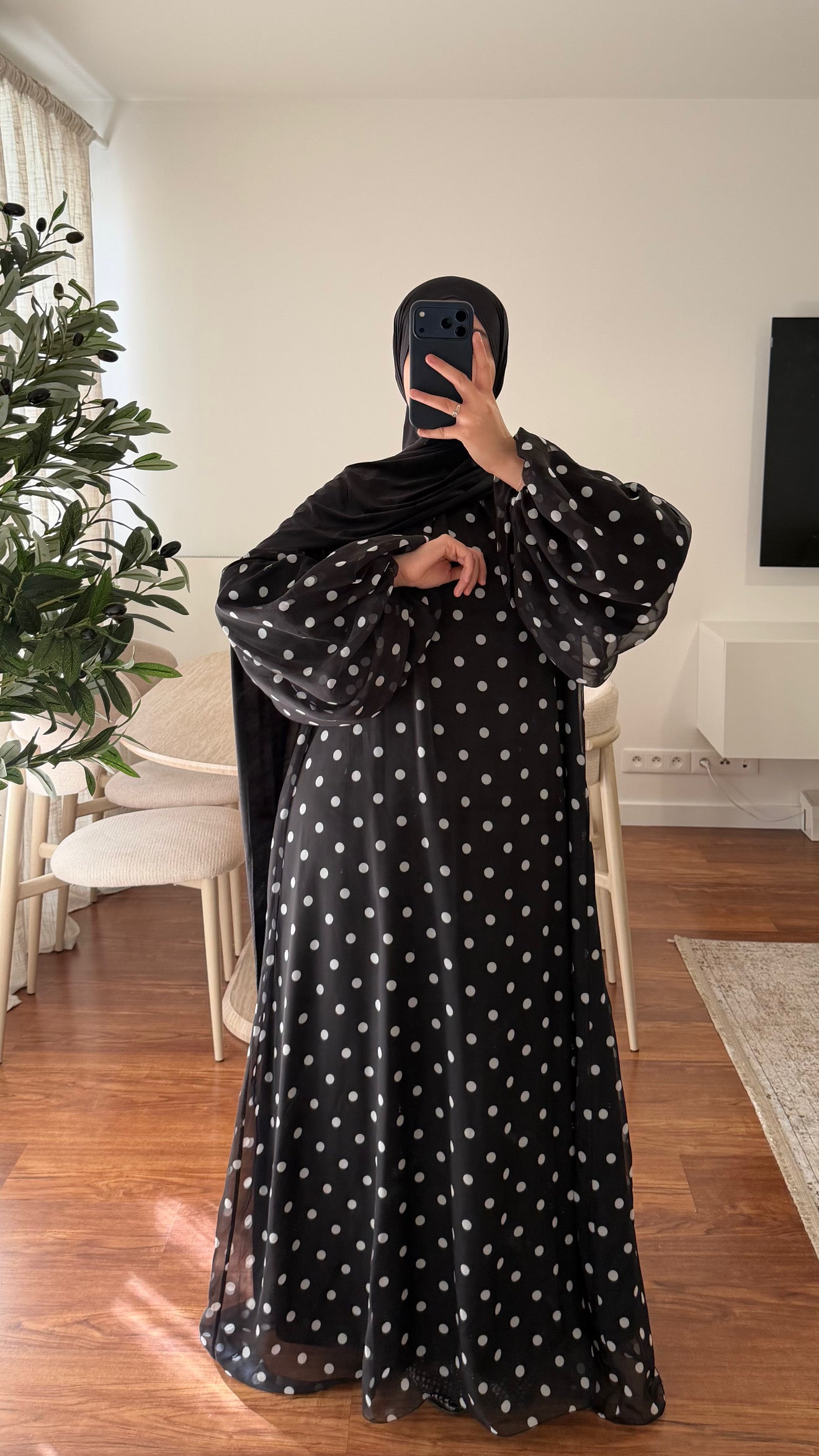 ROBE À POIS NOIR