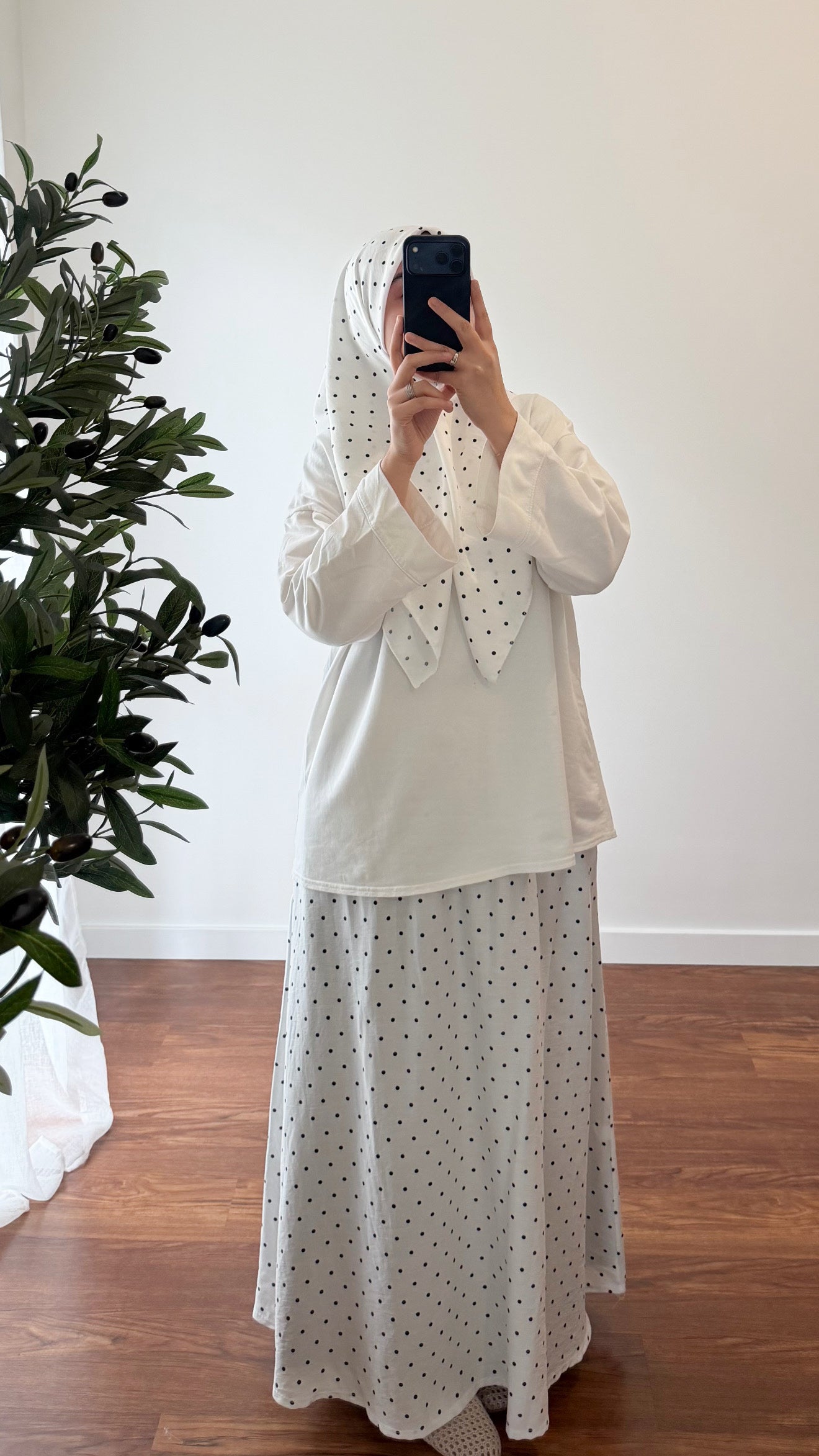 ENSEMBLE CARRÉ DE COTON + JUPE À POIS BLANCHE