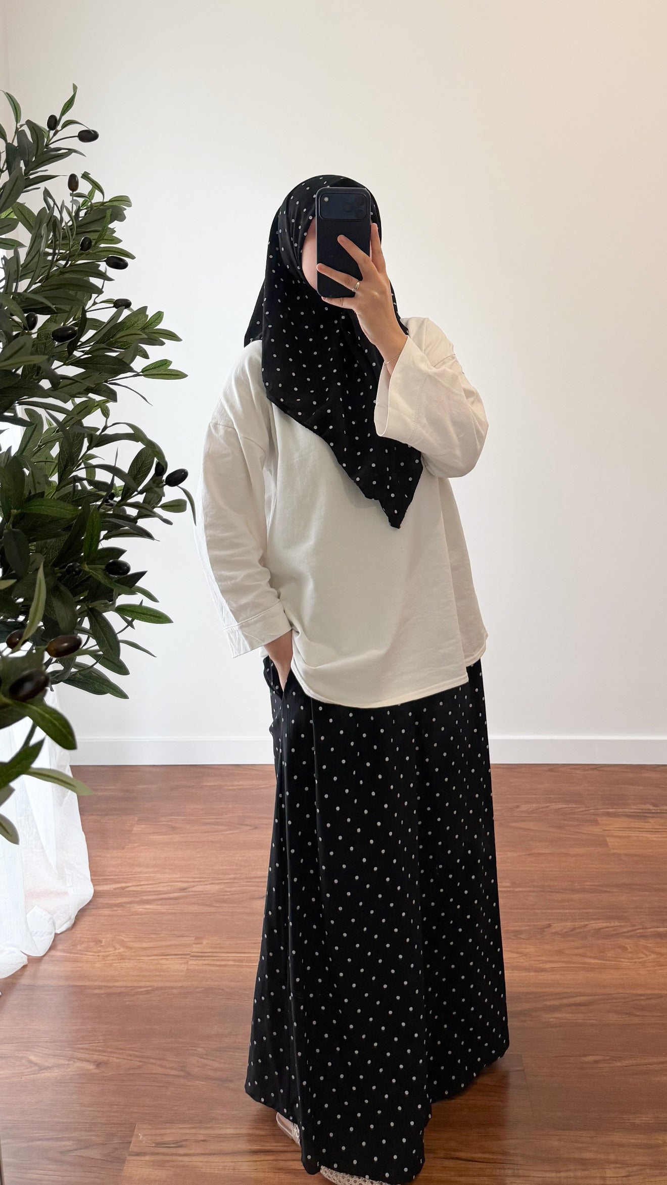 ENSEMBLE CARRÉ DE COTON + JUPE À POIS NOIR