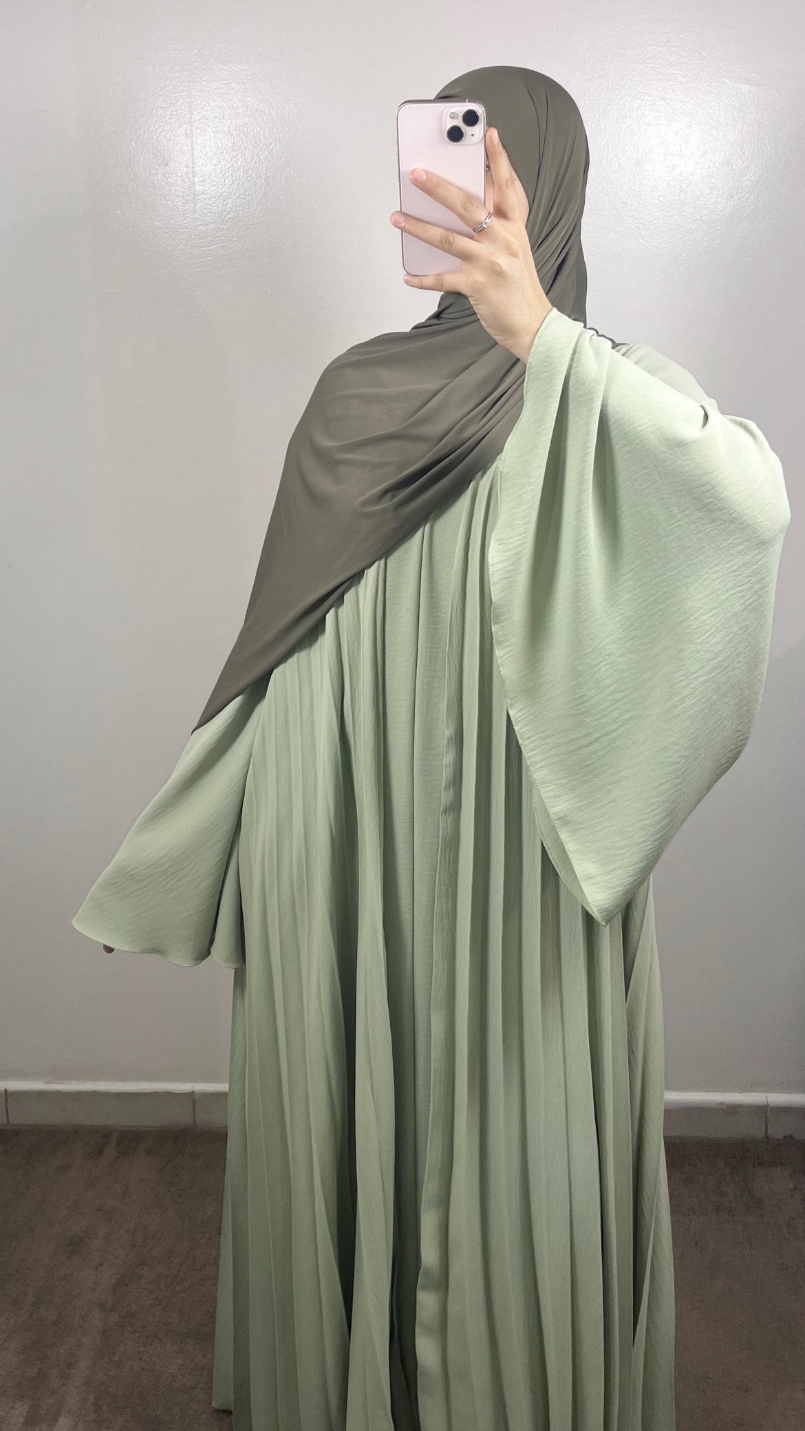 ABAYA PLISSÉE YUSRA VERT D’EAU