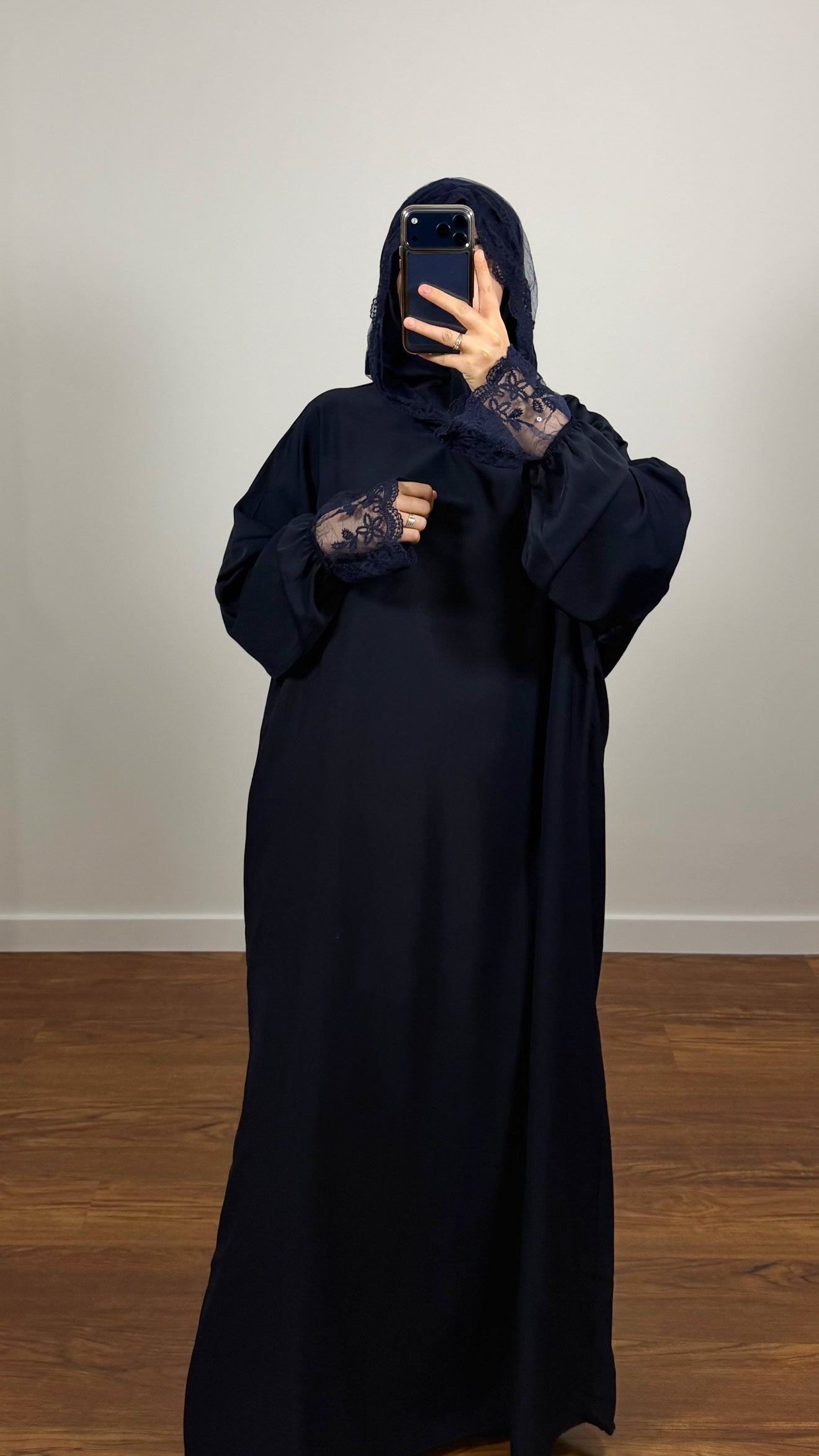 ROBE DE PRIÈRE DENTELLE BLEU MARINE