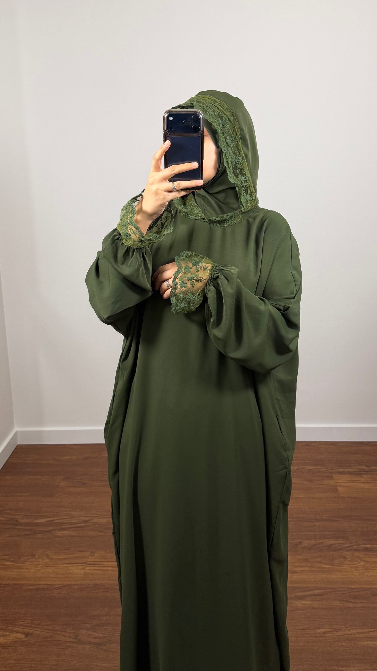ROBE DE PRIÈRE DENTELLE VERT KAKI