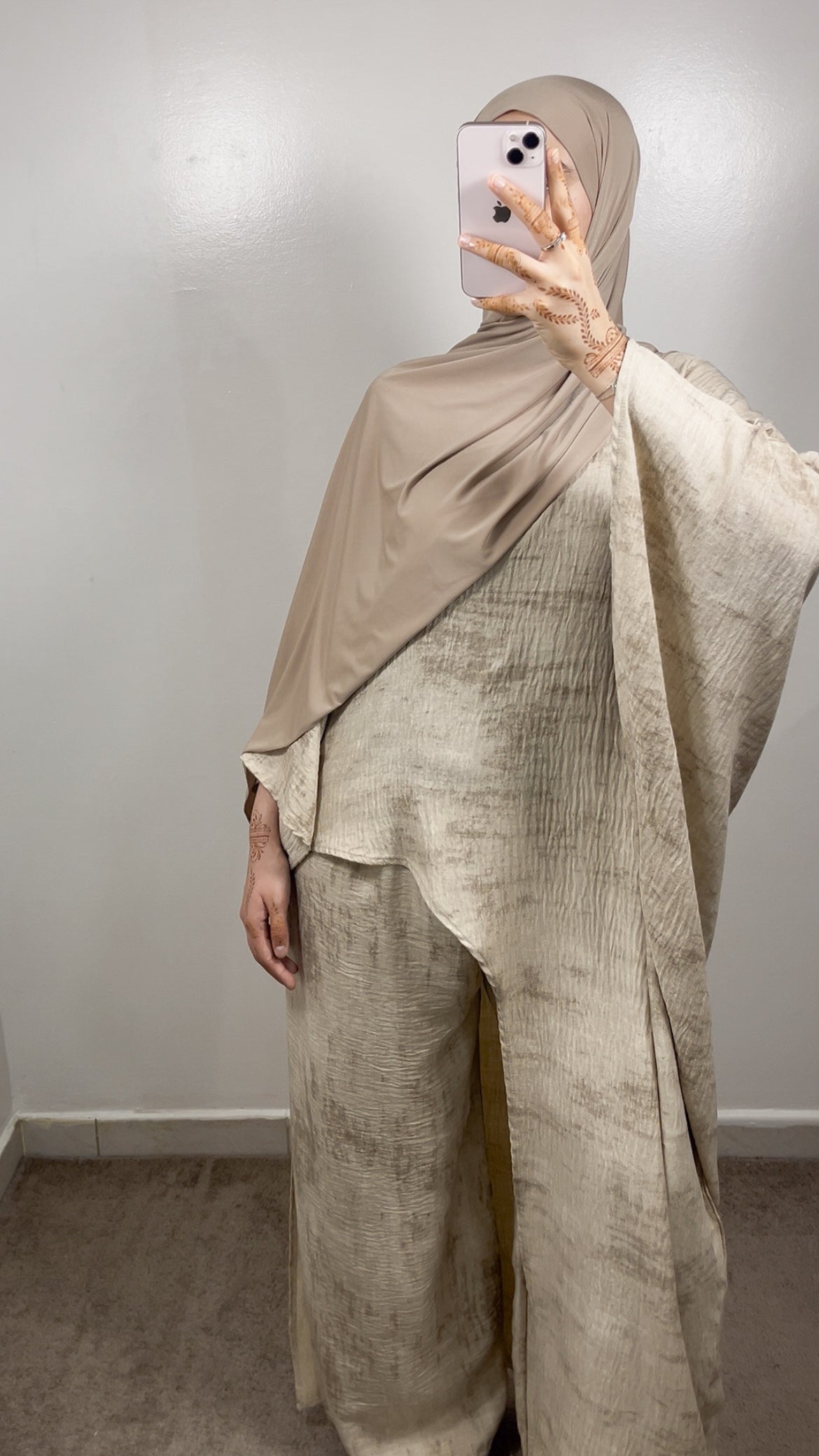 ENSEMBLE ROBE COUPÉE + PANTALON TAUPE