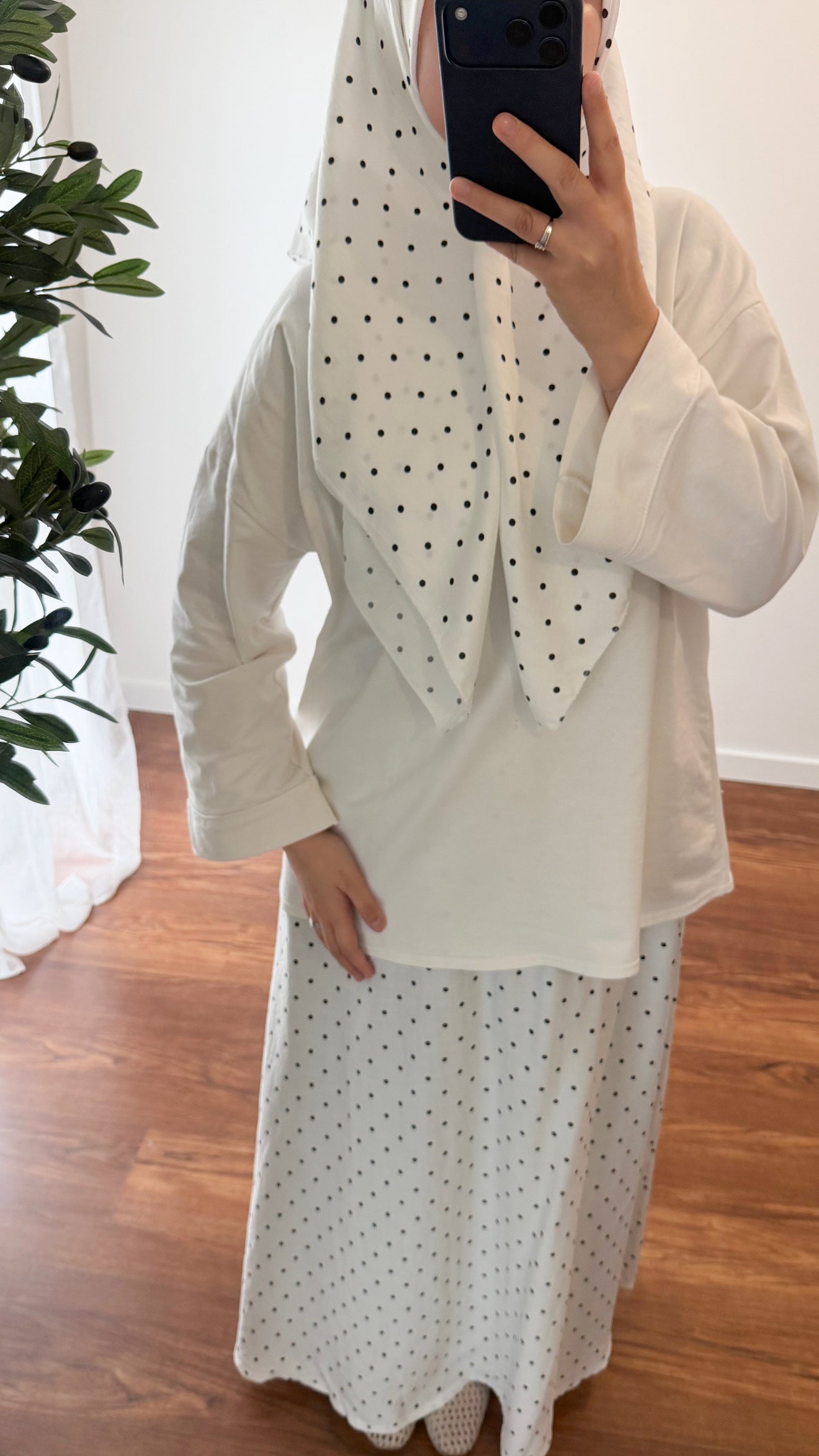 ENSEMBLE CARRÉ DE COTON + JUPE À POIS BLANCHE