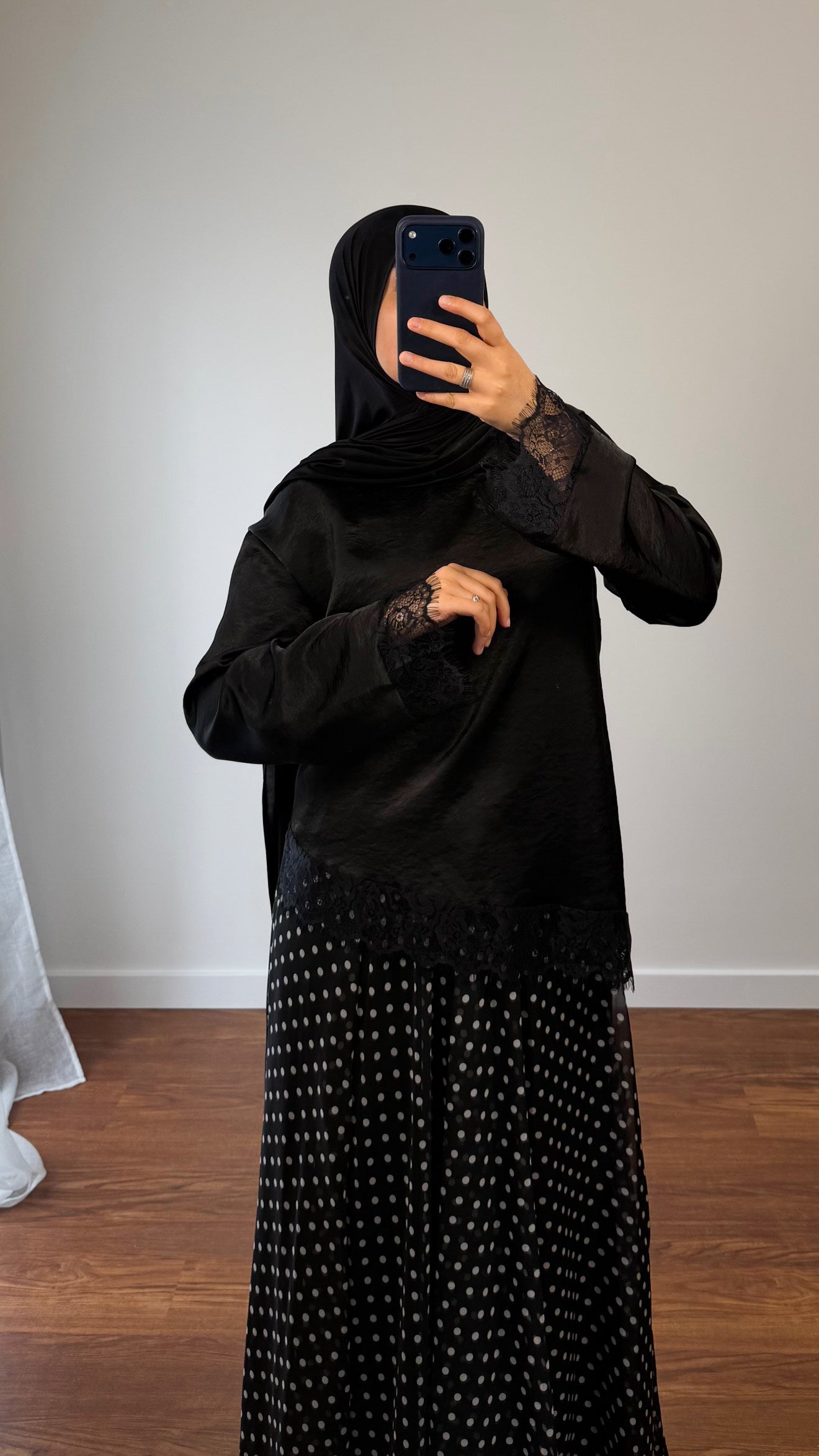 HAUT ASYMÉTRIQUE DENTELLE NOIR