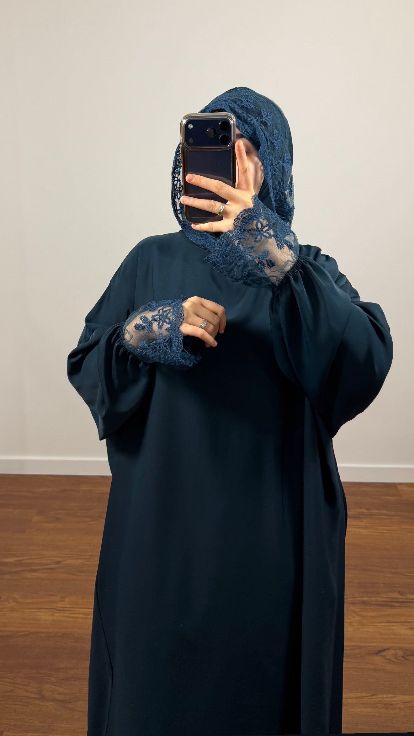 ROBE DE PRIÈRE DENTELLE CANARD