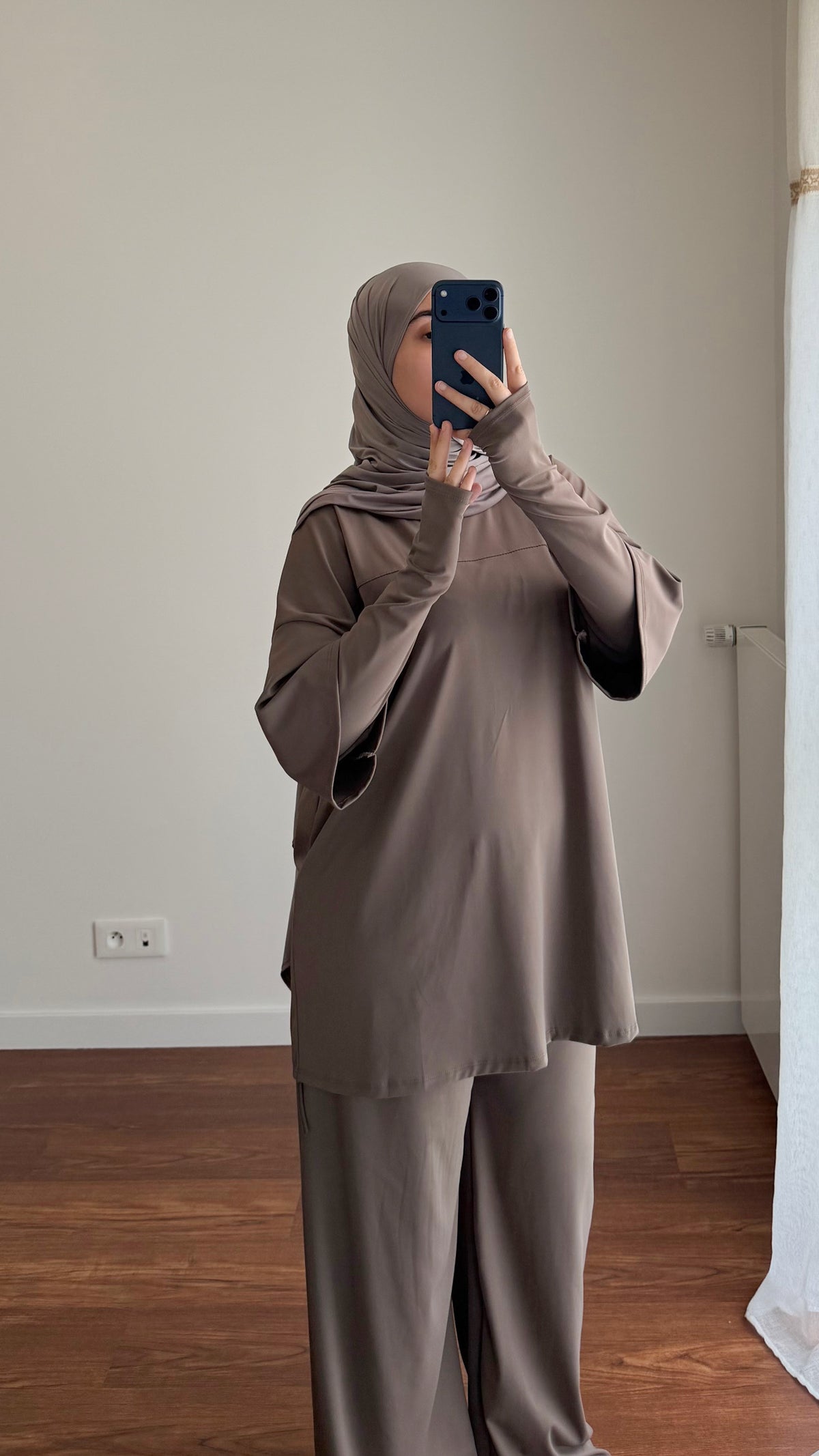 ENSEMBLE DE SPORT TAUPE