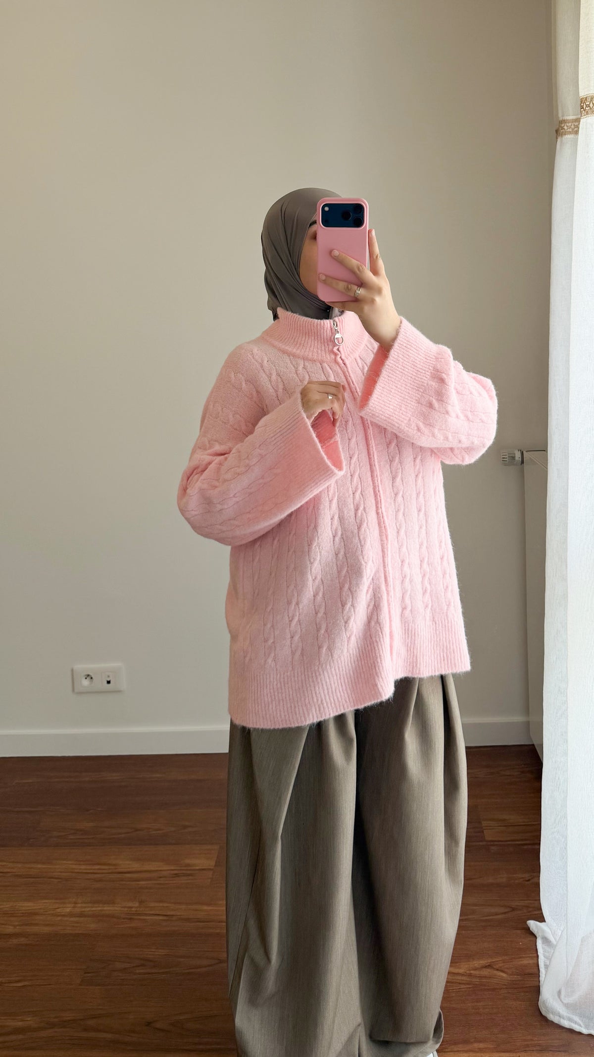 GILET ZIPPÉ MOTIF TORSADÉ ROSE