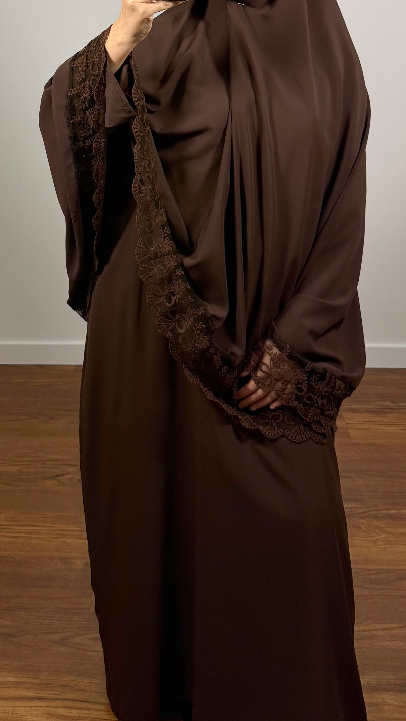 ENSEMBLE DE PRIÈRE DENTELLE MARRON