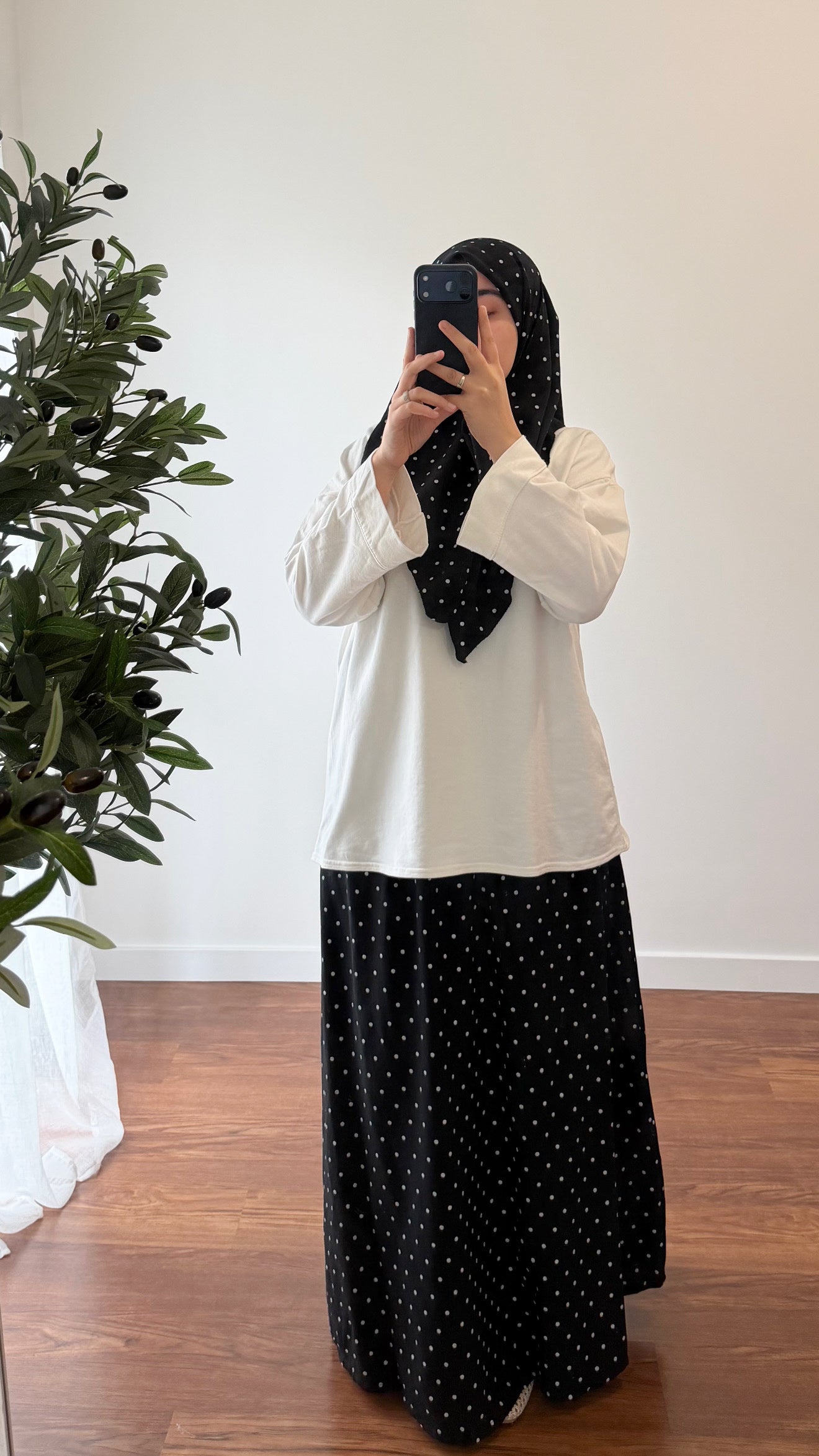 ENSEMBLE CARRÉ DE COTON + JUPE À POIS NOIR