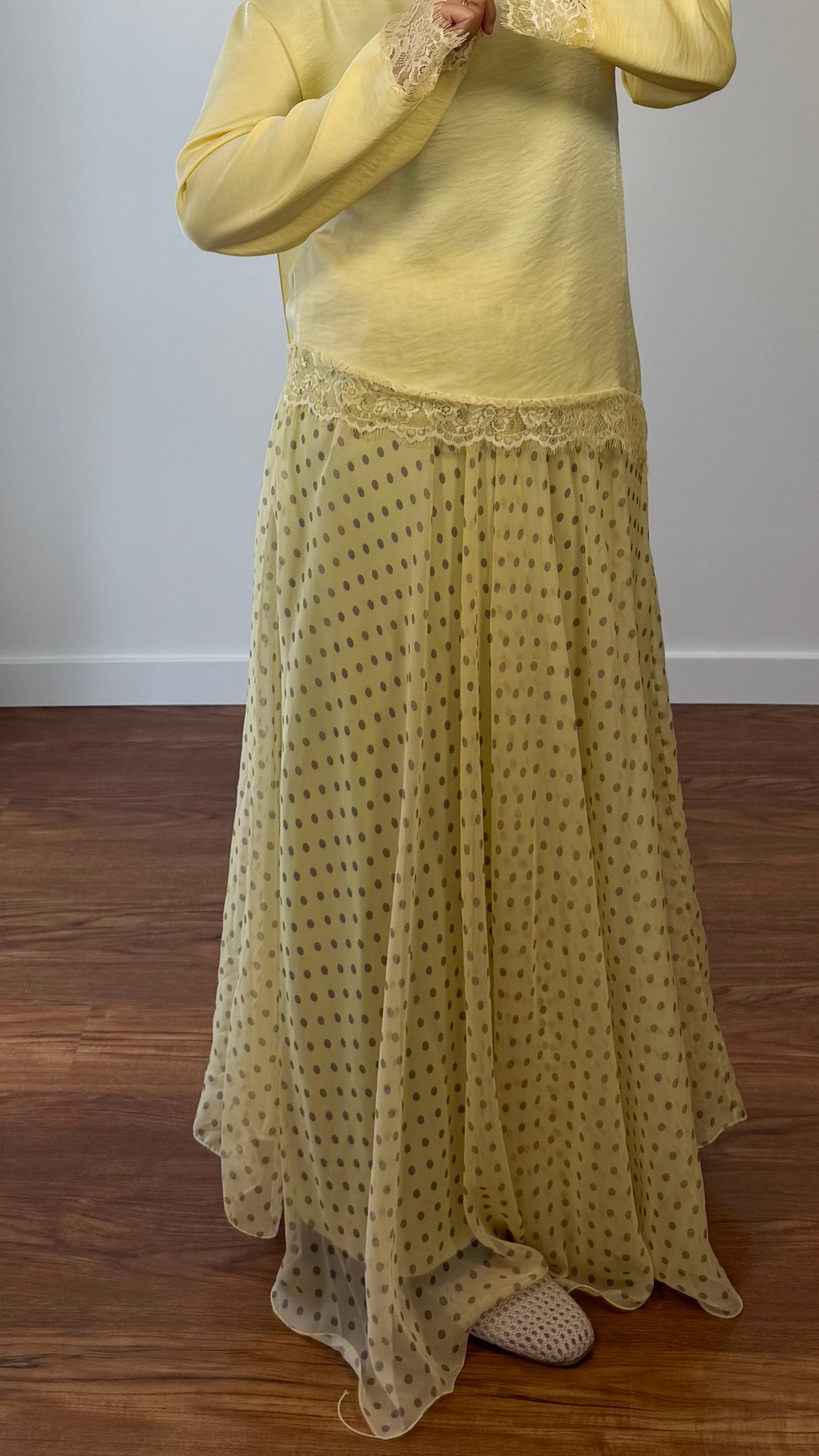JUPE LONGUE À POIS JAUNE (PETIT POIS)