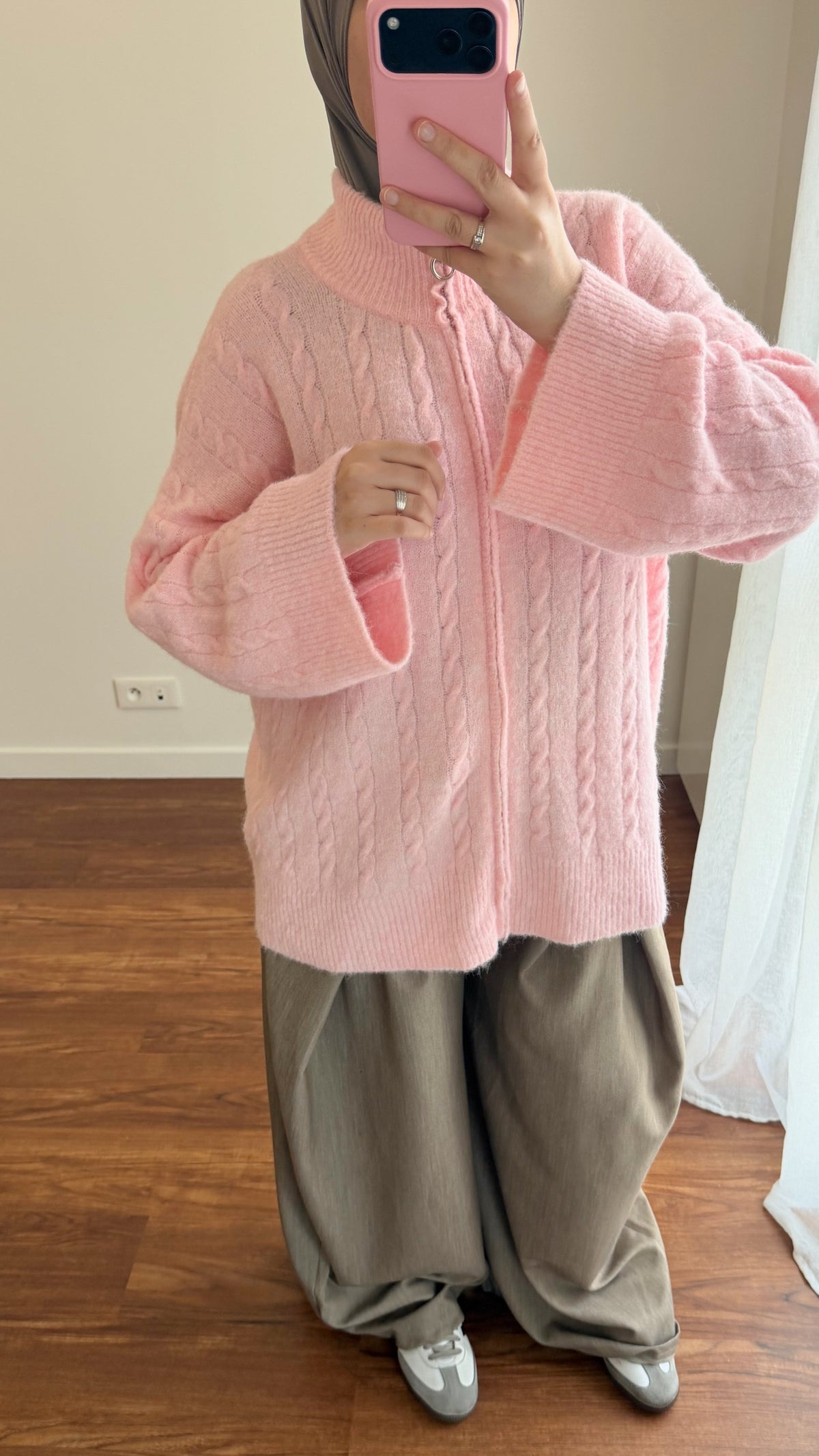 GILET ZIPPÉ MOTIF TORSADÉ ROSE