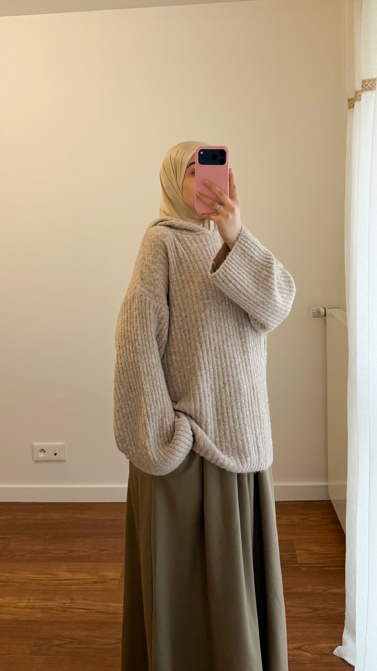 PULL AVEC CAPUCHE BEIGE