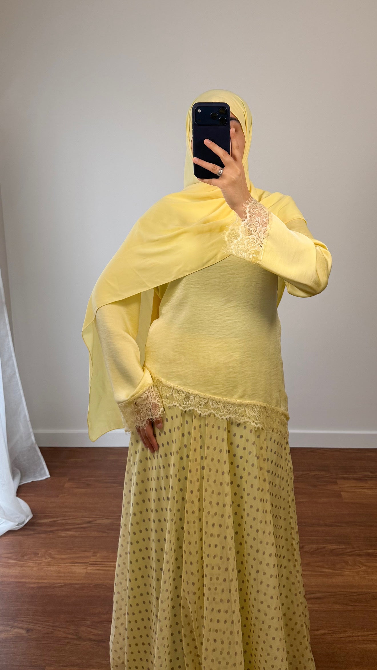 HAUT ASYMÉTRIQUE DENTELLE JAUNE