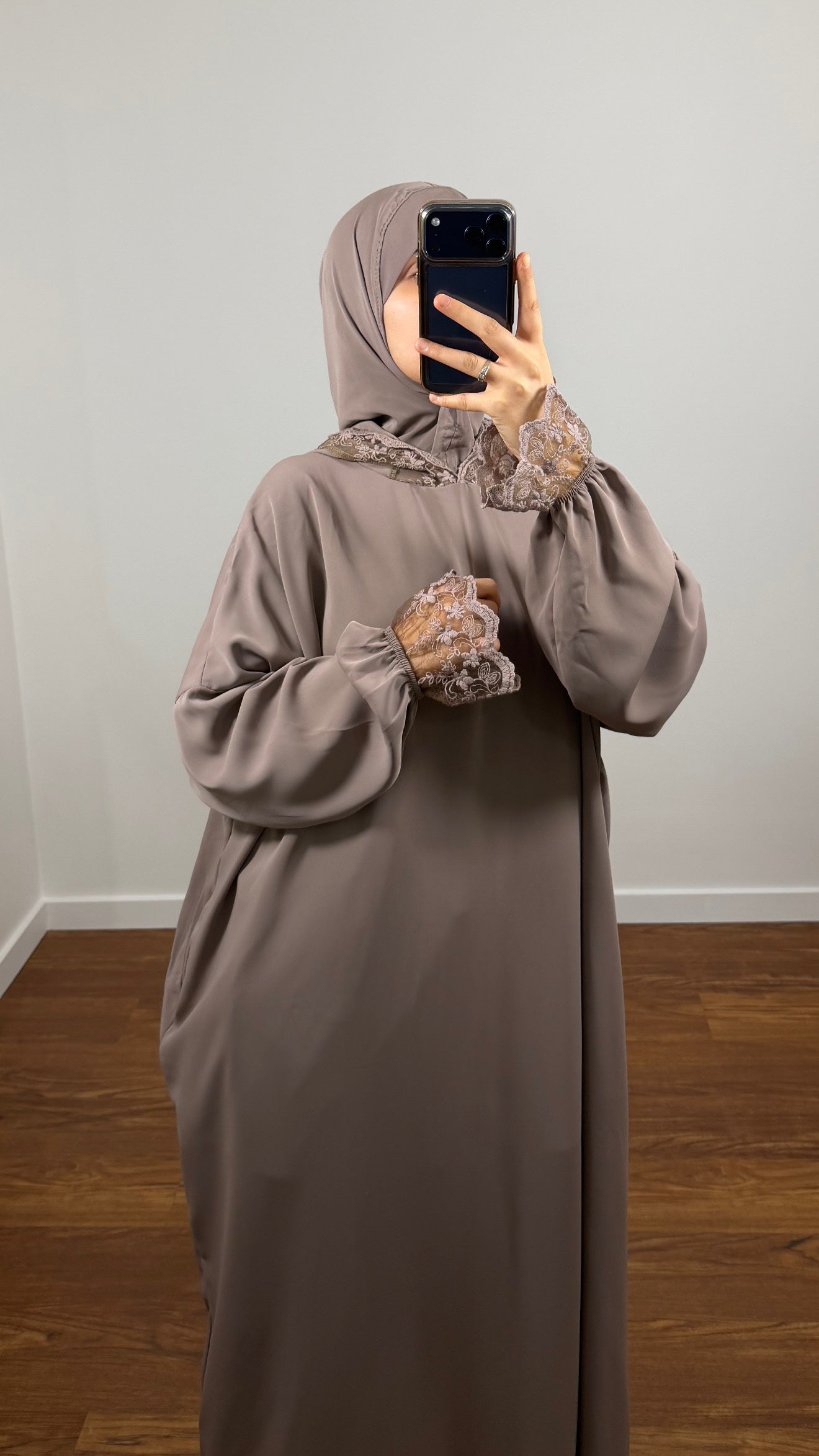 ROBE DE PRIÈRE DENTELLE TAUPE