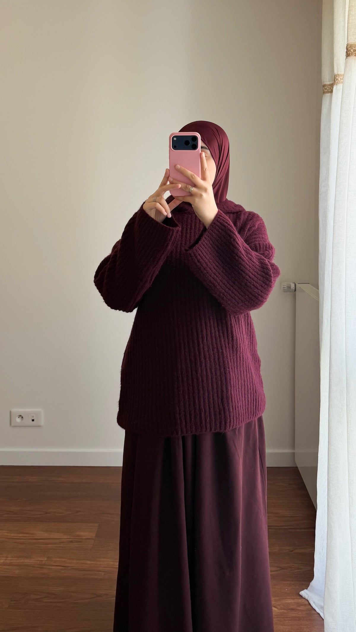 PULL AVEC CAPUCHE BORDEAU