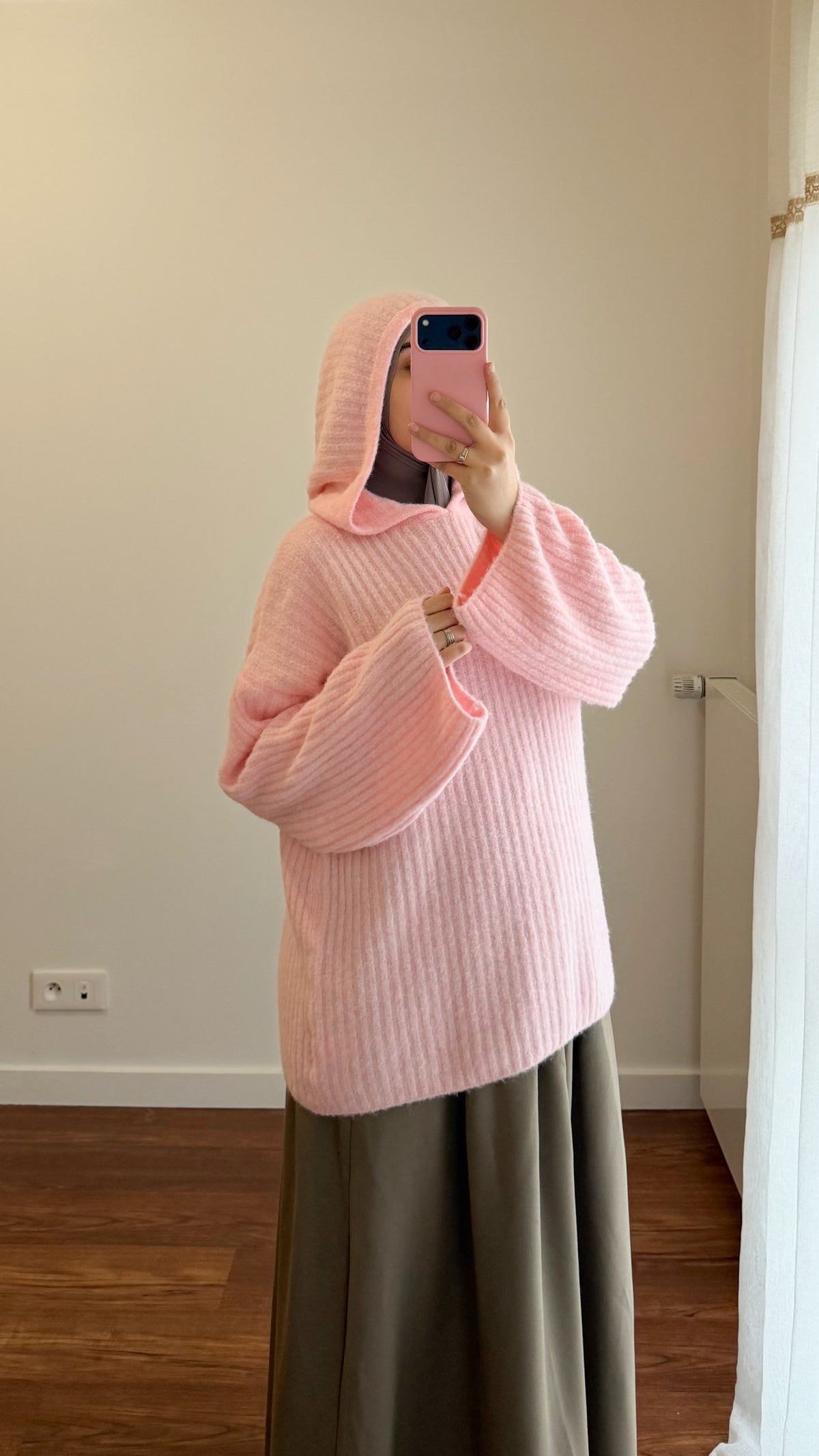 PULL AVEC CAPUCHE ROSE