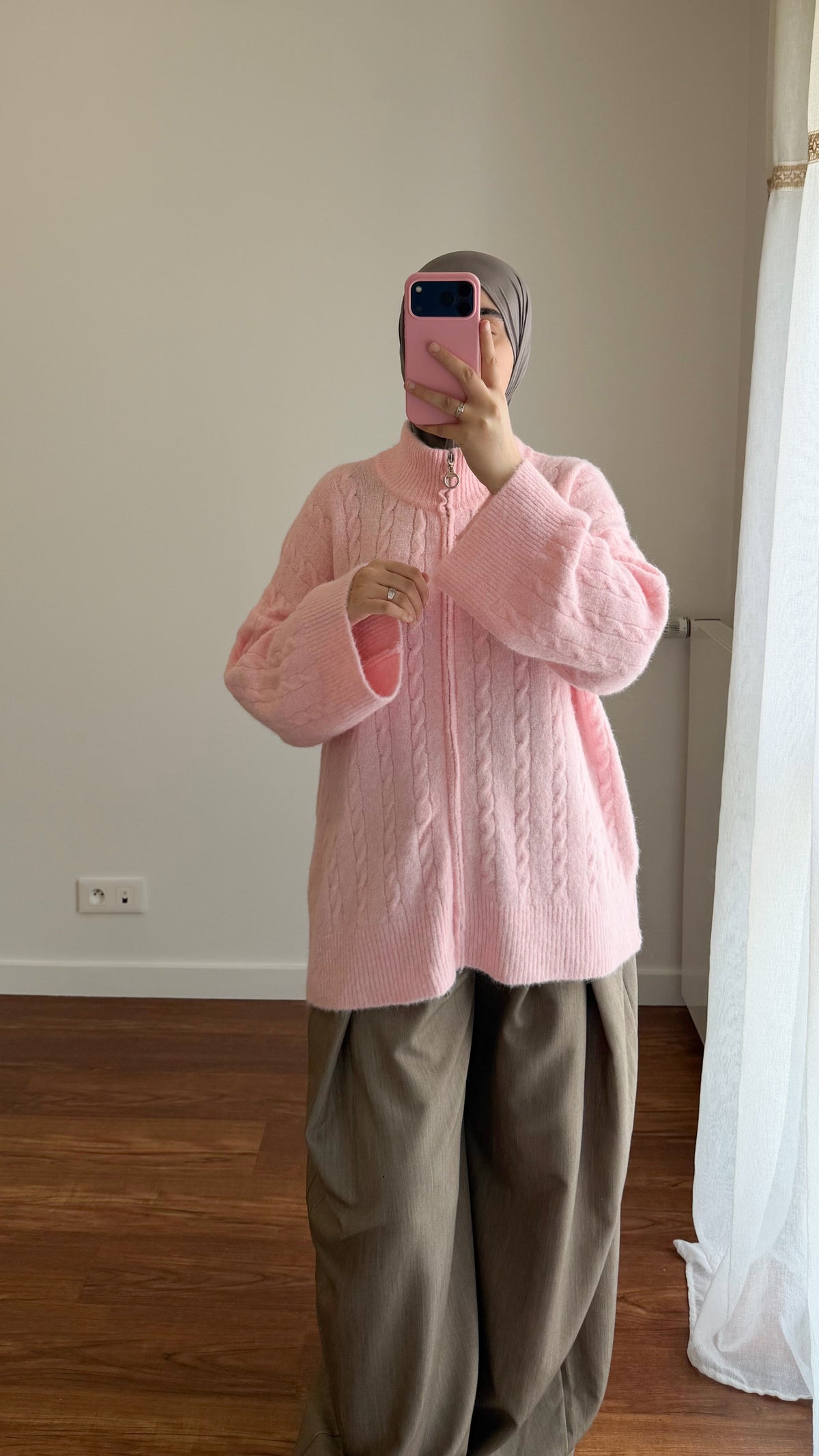 GILET ZIPPÉ MOTIF TORSADÉ ROSE