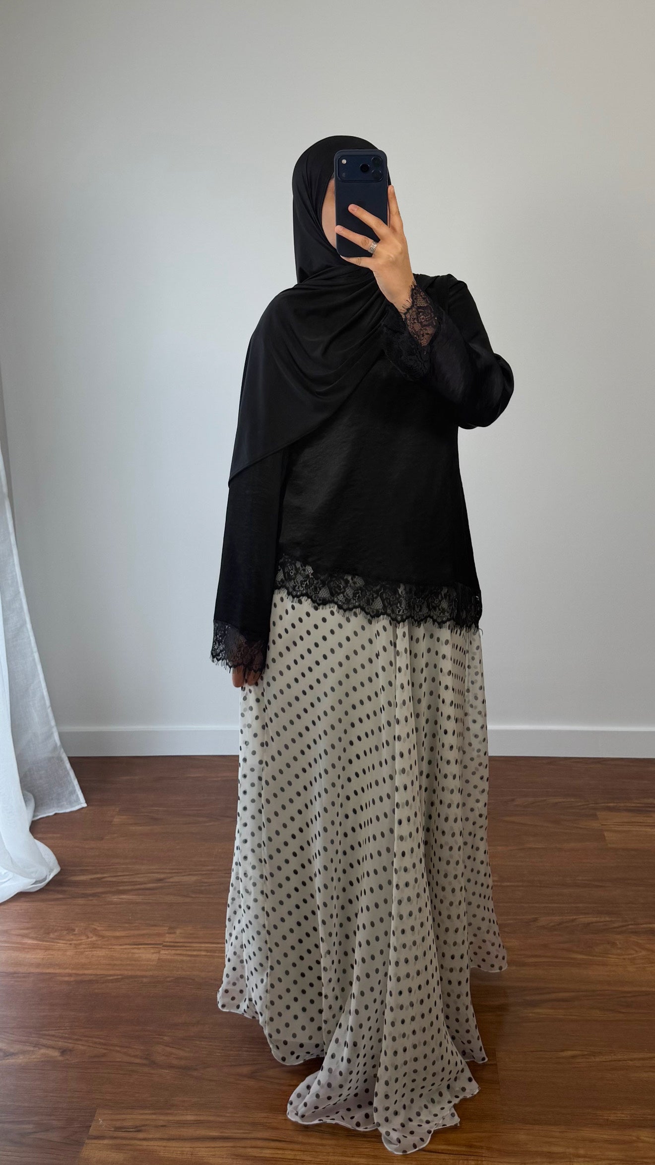 HAUT ASYMÉTRIQUE DENTELLE NOIR