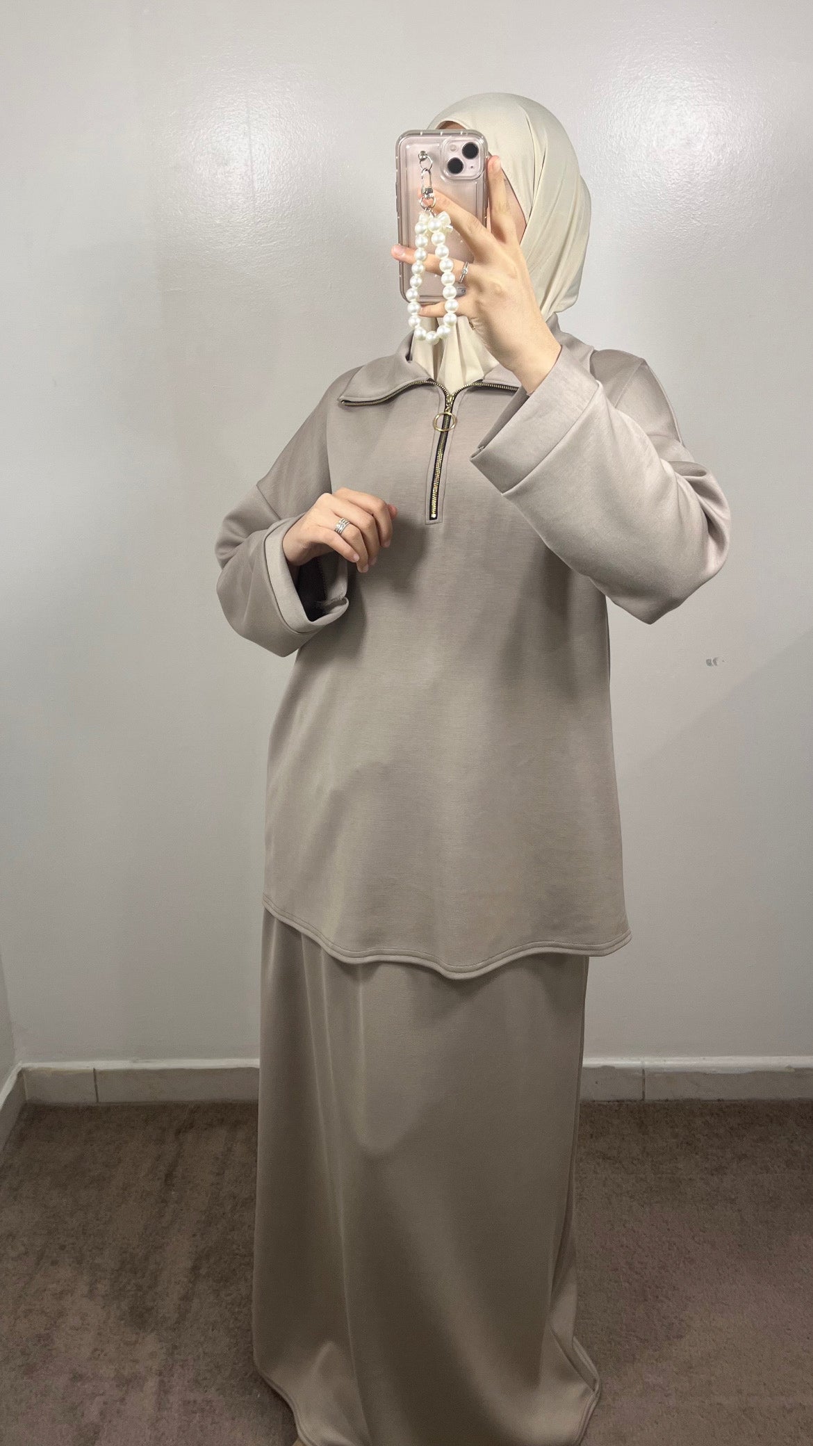 COSY SET WITH ZIP NECK SKIRT IN TAUPE