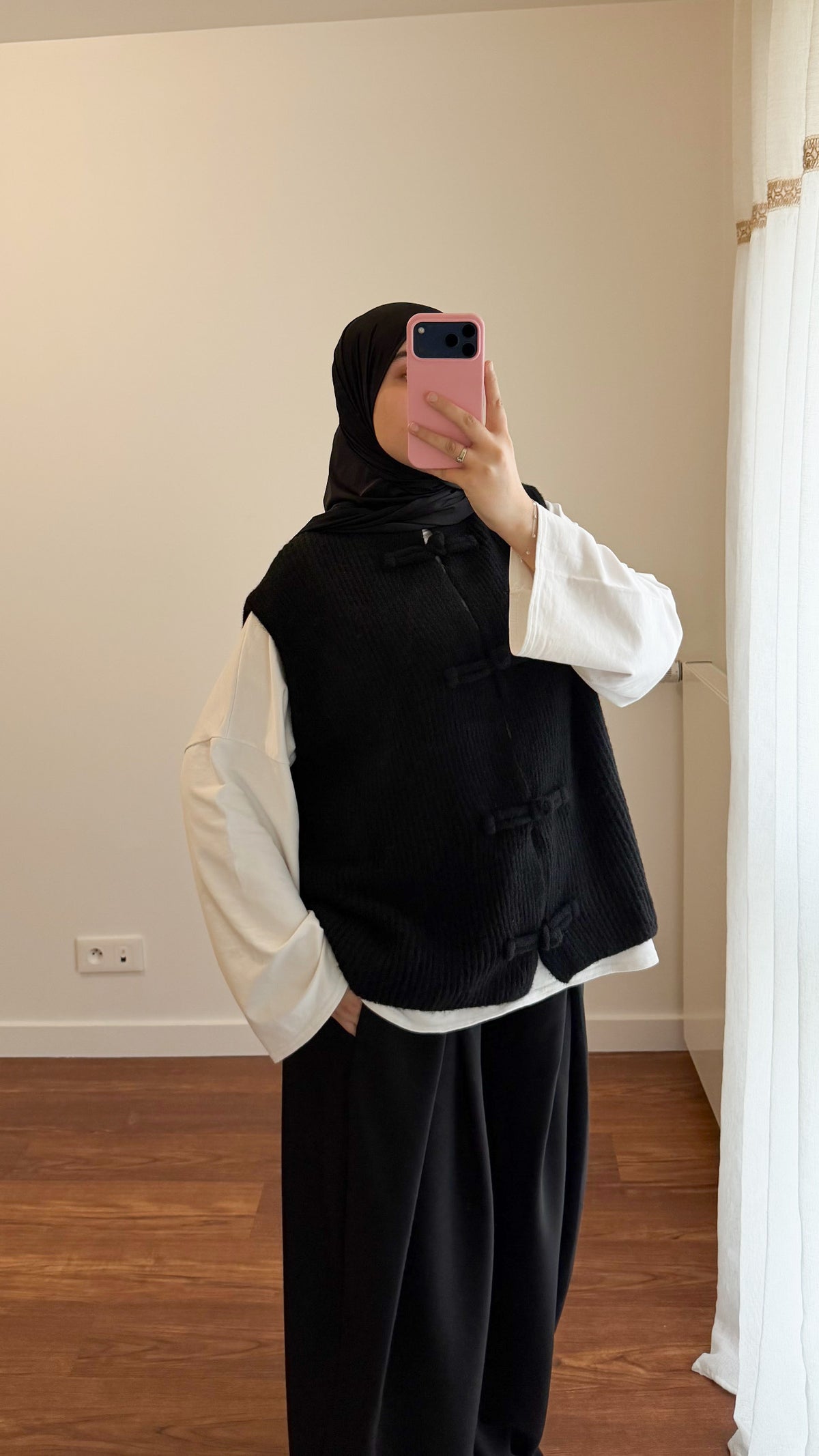CARDIGAN YUMNA SANS MANCHES NOIR