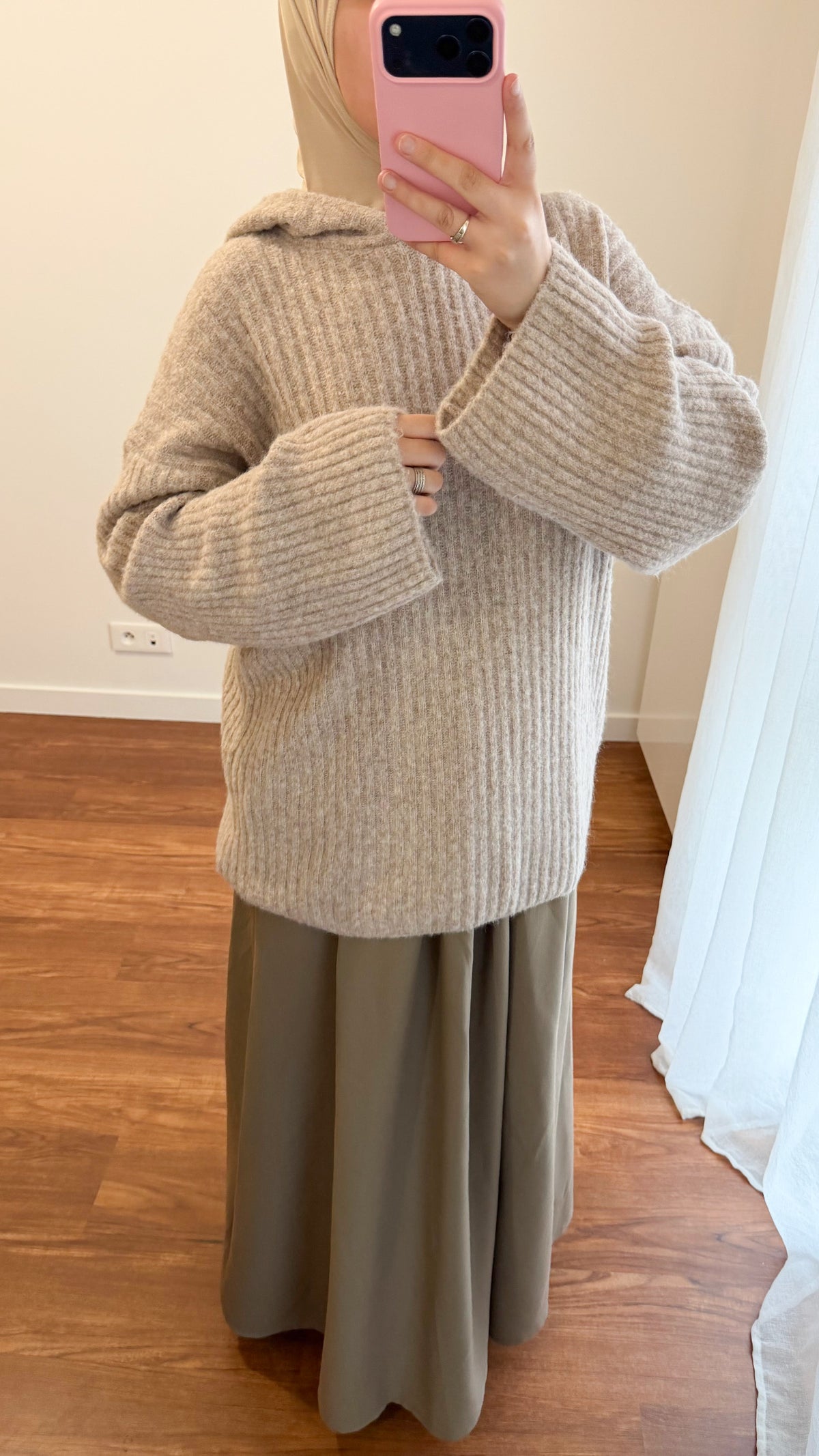 PULL AVEC CAPUCHE BEIGE