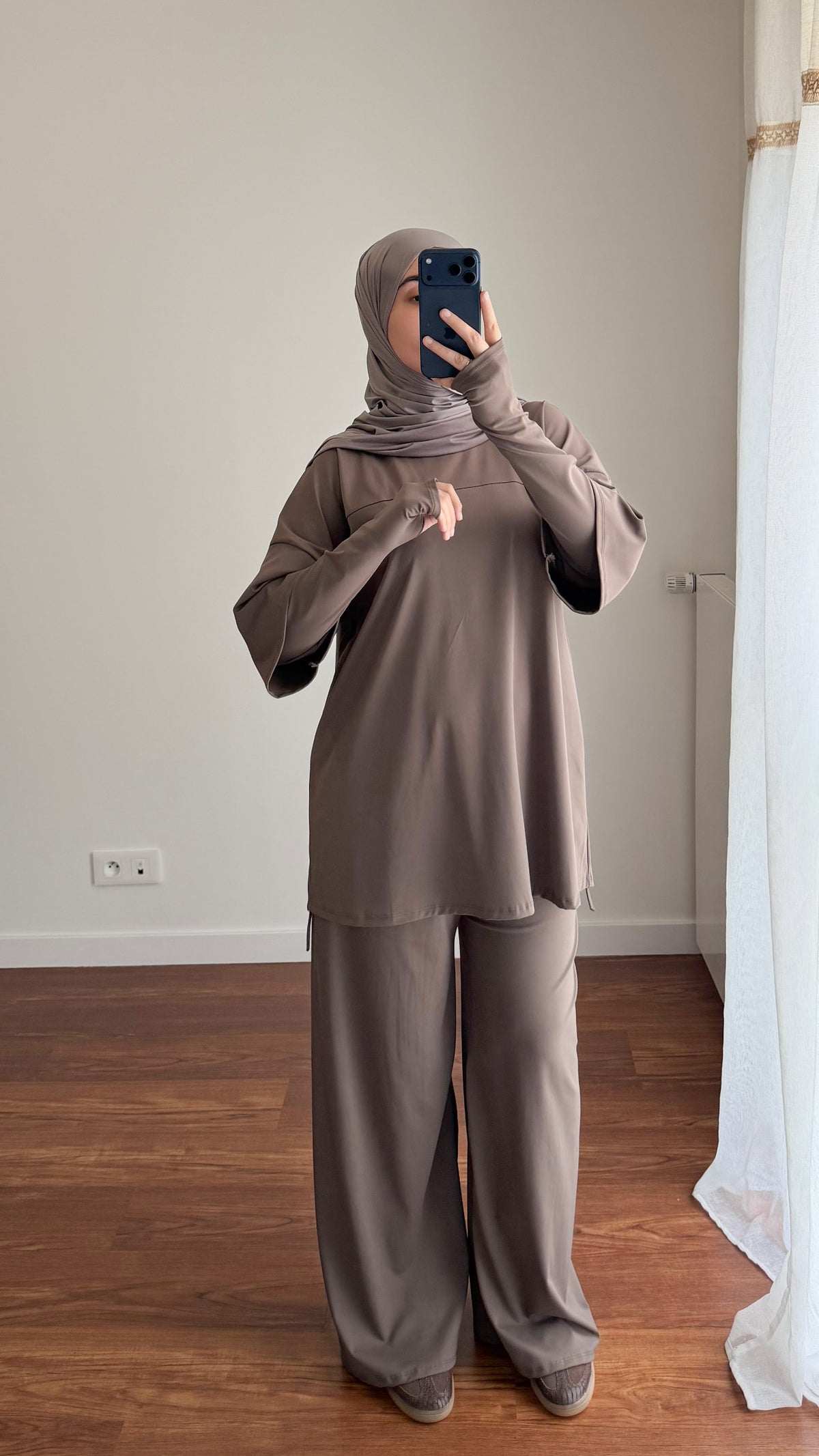 ENSEMBLE DE SPORT TAUPE