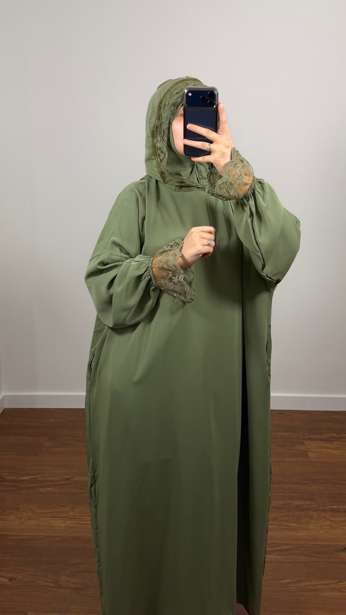 ROBE DE PRIÈRE DENTELLE VERT