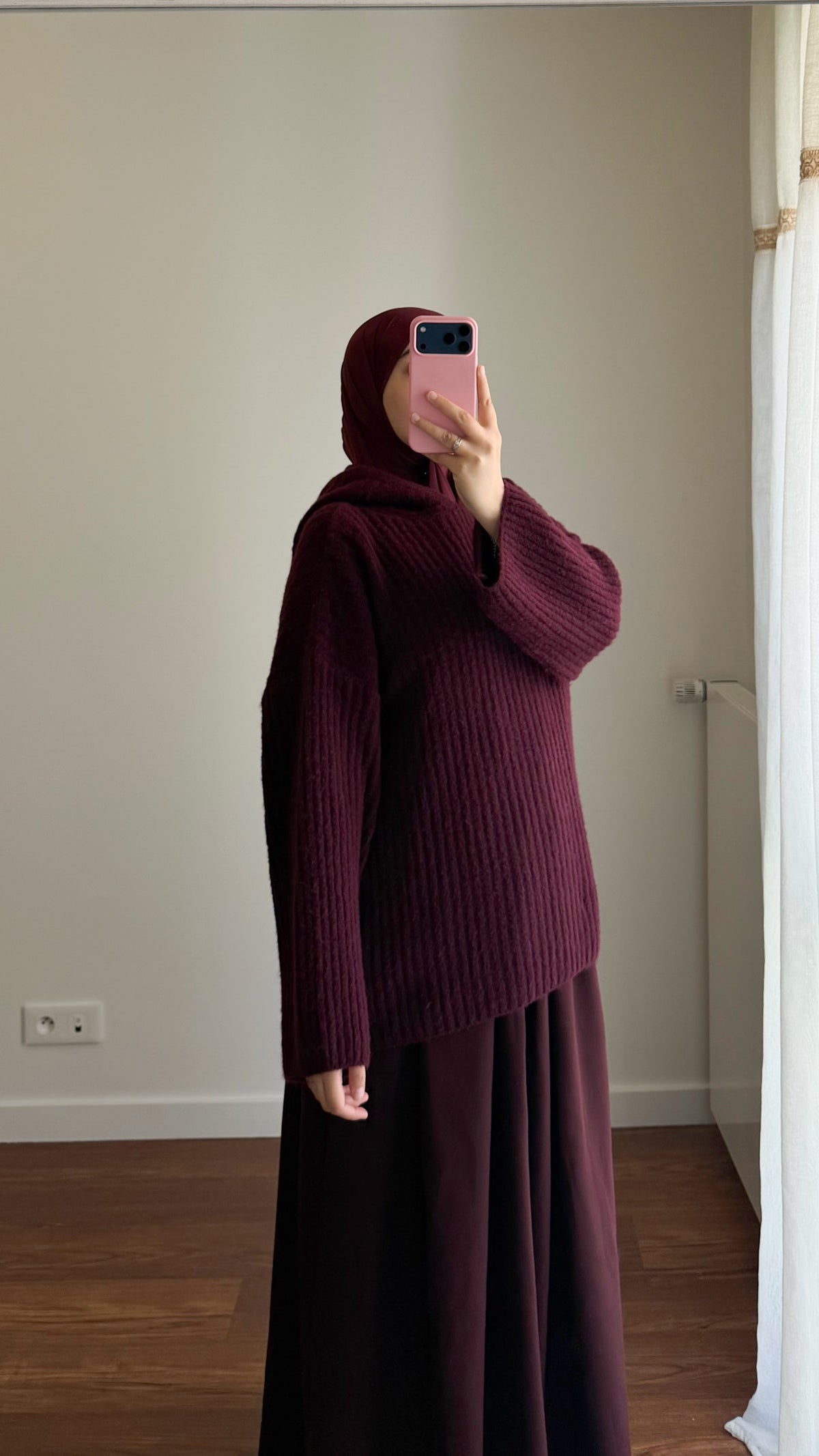 PULL AVEC CAPUCHE BORDEAU