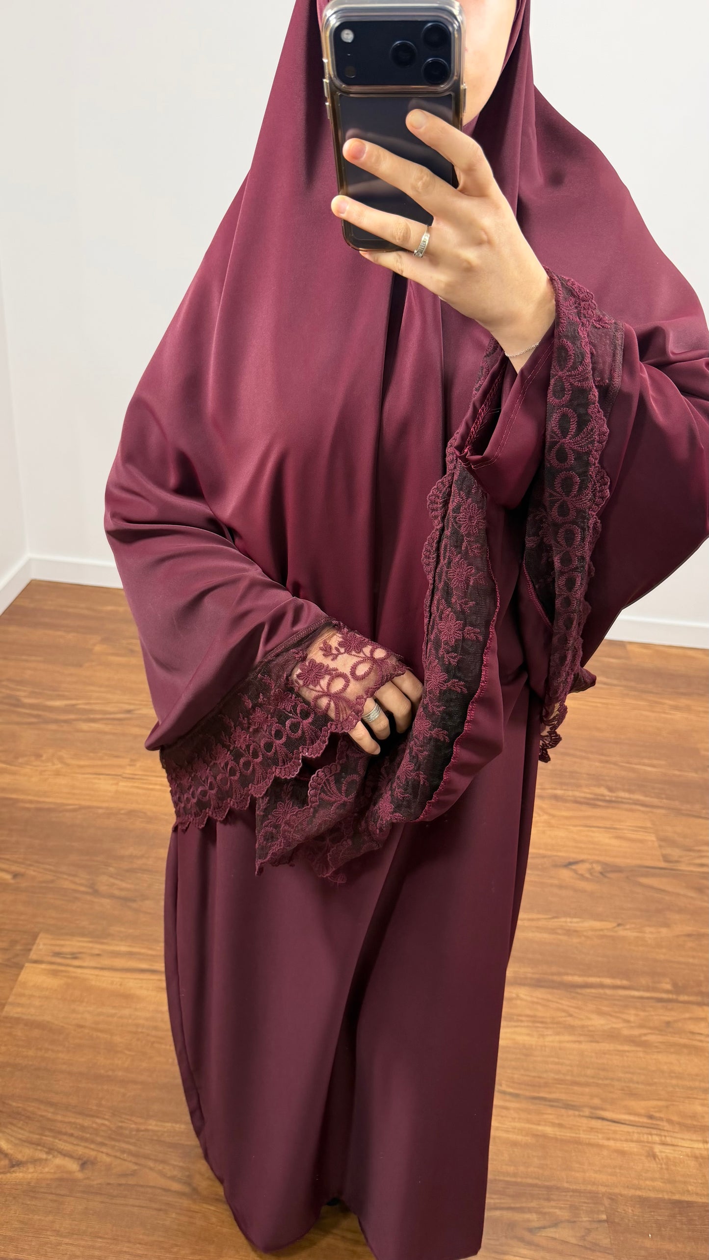 ENSEMBLE DE PRIÈRE DENTELLE BORDEAU