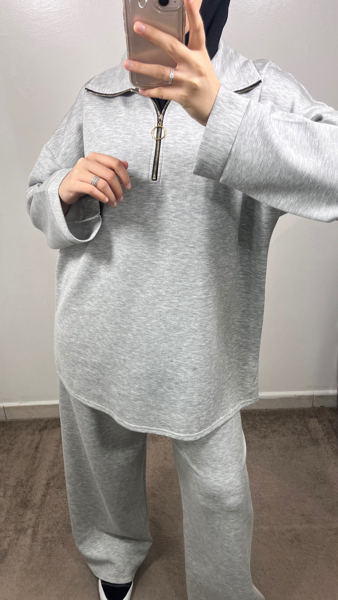 COSY SET WITH GRAY ZIP NECK